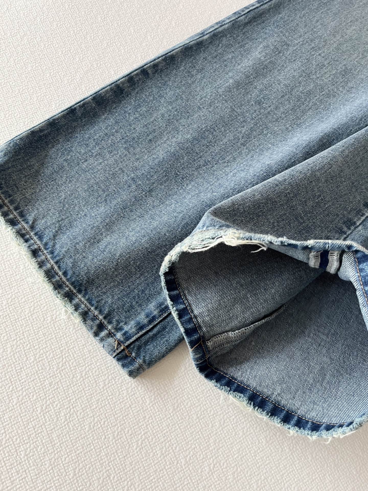 🛒𝐍𝐄𝐖 · 𝟐𝟎𝟐6/爆款现货【早春新款】原创｜小香风烫钻腰带阔腿牛仔裤▪️ 复古做旧蓝牛仔面料，软而