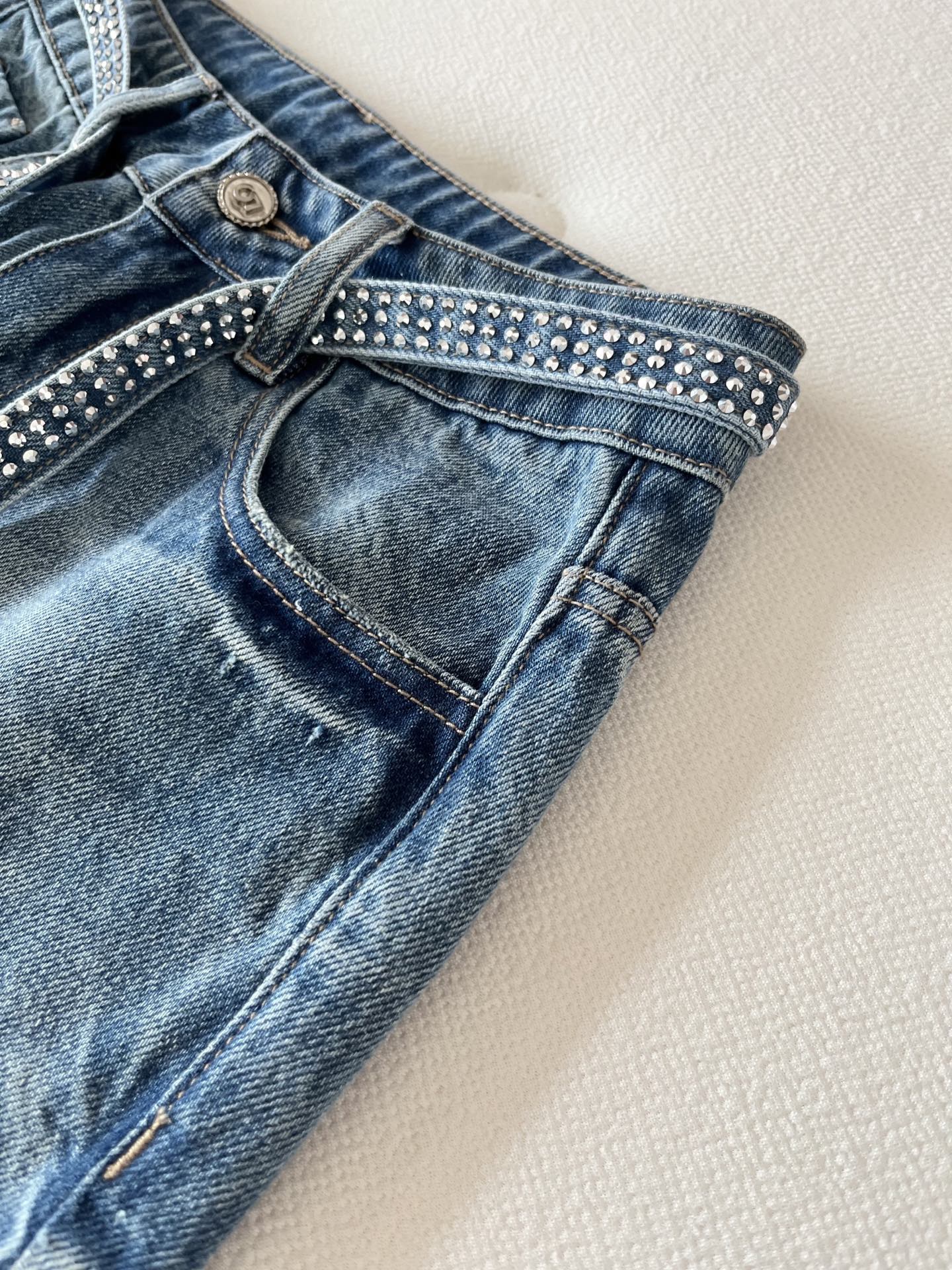 🛒𝐍𝐄𝐖 · 𝟐𝟎𝟐6/爆款现货【早春新款】原创｜小香风烫钻腰带阔腿牛仔裤▪️ 复古做旧蓝牛仔面料，软而