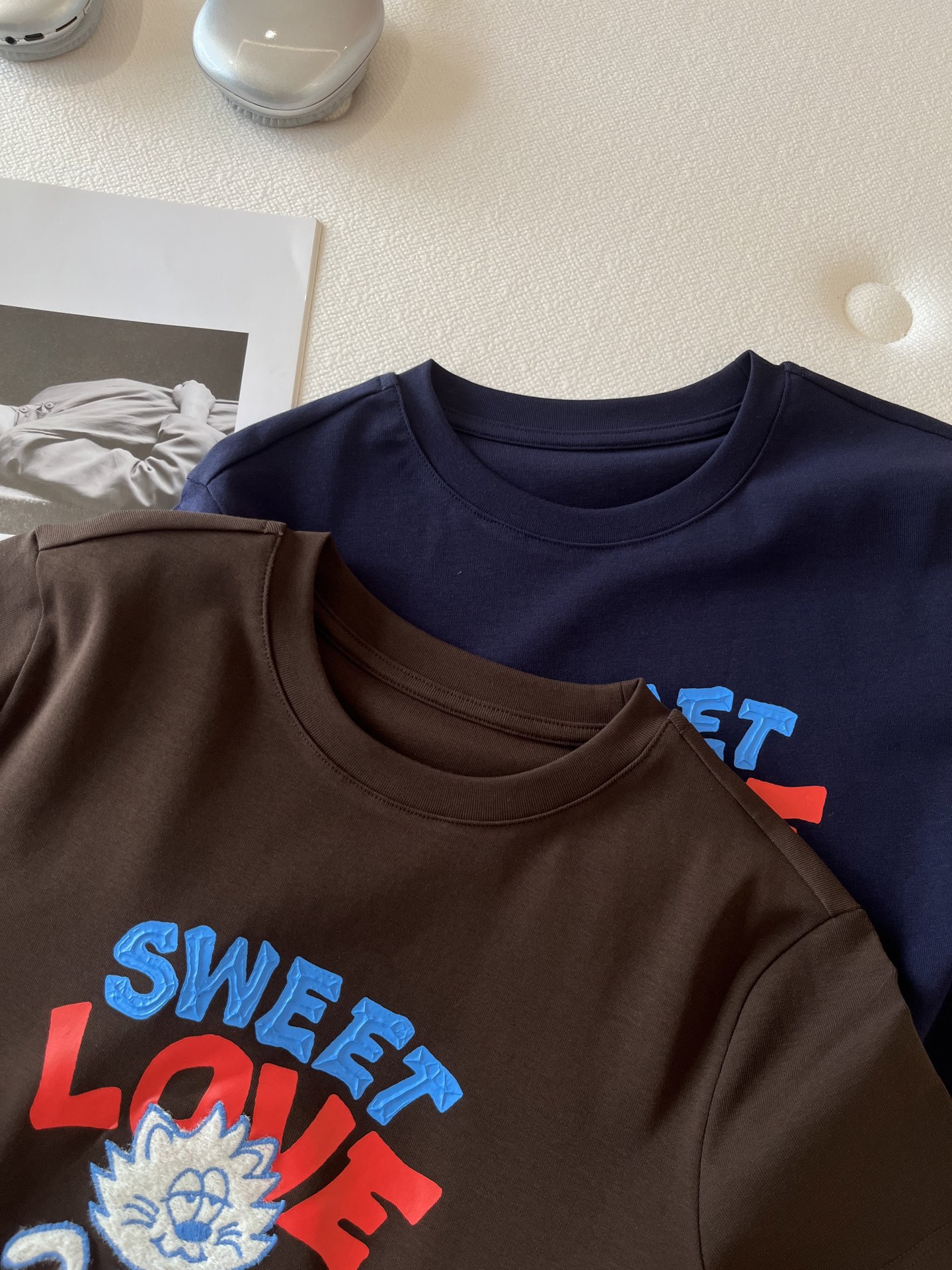 🛒𝐍𝐄𝐖 · 𝟐𝟎𝟐6/爆款现货【春夏上新】 设计师小众｜2026新款加菲猫立体刺绣工艺款弹力T恤高订面