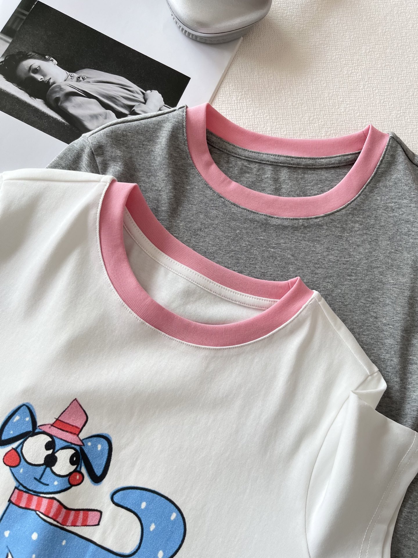 🛒𝐍𝐄𝐖 · 𝟐𝟎𝟐6/爆款现货【春夏上新】 设计师小众｜2026新款撞色印花刺绣工艺款弹力T恤高订面料