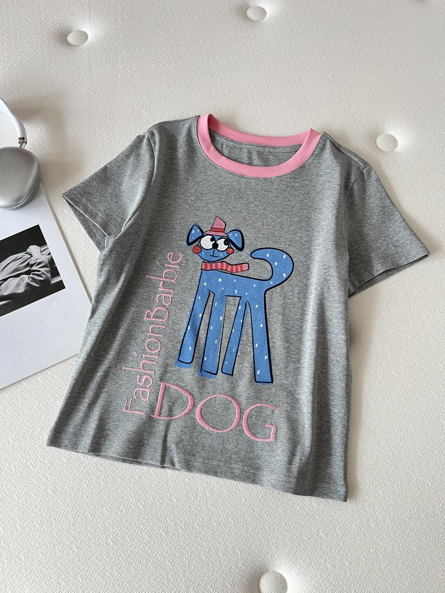 🛒𝐍𝐄𝐖 · 𝟐𝟎𝟐6/爆款现货【春夏上新】 设计师小众｜2026新款撞色印花刺绣工艺款弹力T恤高订面料