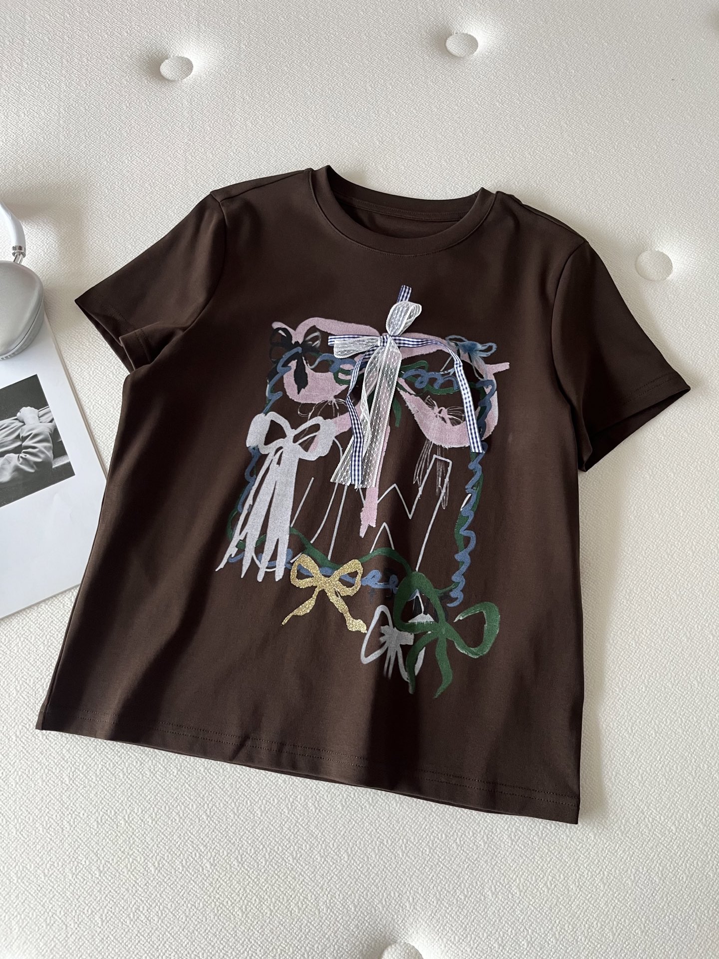 🛒𝐍𝐄𝐖 · 𝟐𝟎𝟐6/爆款现货【春夏上新】 设计师小众｜2026新款立体蝴蝶结工艺款弹力T恤高订面料，