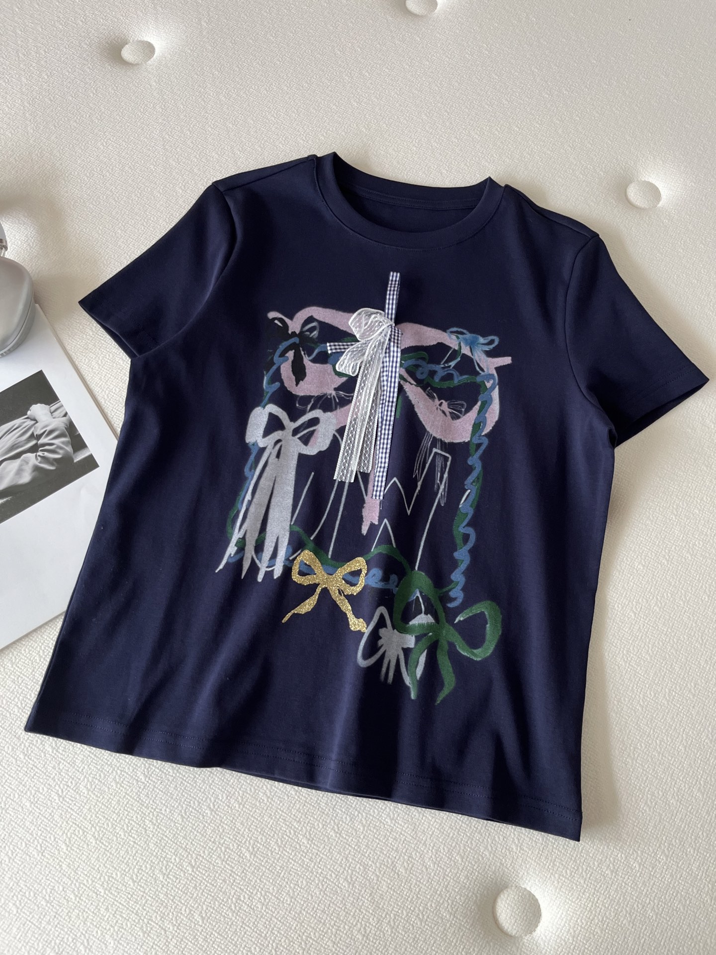 🛒𝐍𝐄𝐖 · 𝟐𝟎𝟐6/爆款现货【春夏上新】 设计师小众｜2026新款立体蝴蝶结工艺款弹力T恤高订面料，