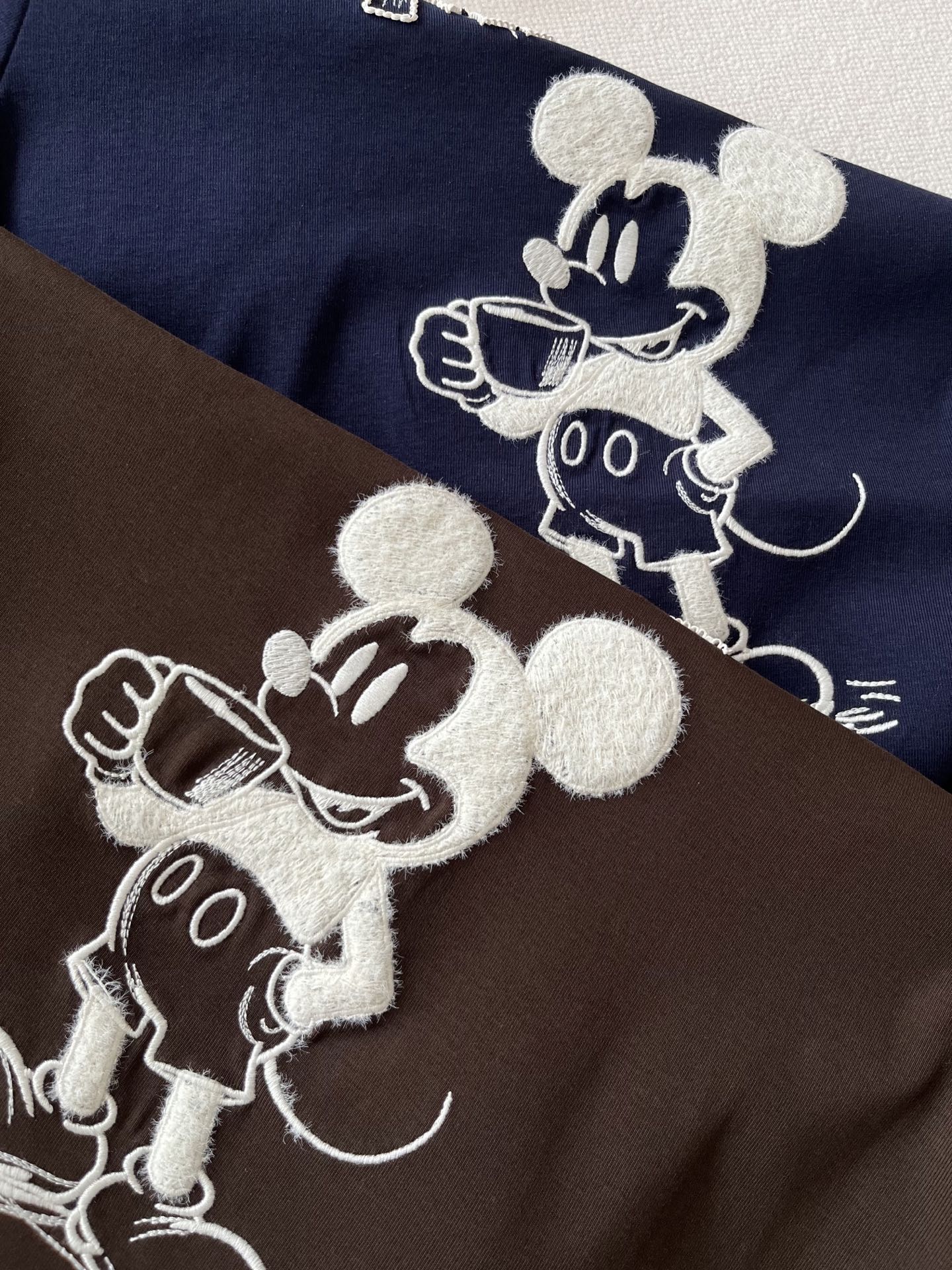 🛒𝐍𝐄𝐖 · 𝟐𝟎𝟐6/爆款现货【春夏上新】 设计师小众｜2026新款立体毛绒米奇工艺款弹力T恤高订面料