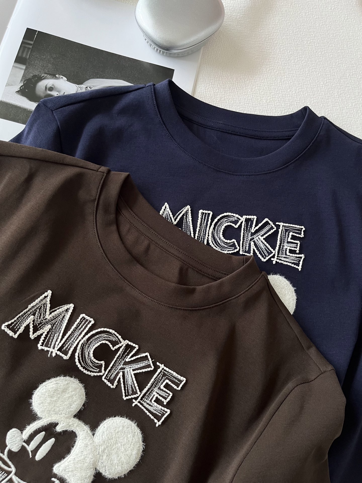 🛒𝐍𝐄𝐖 · 𝟐𝟎𝟐6/爆款现货【春夏上新】 设计师小众｜2026新款立体毛绒米奇工艺款弹力T恤高订面料