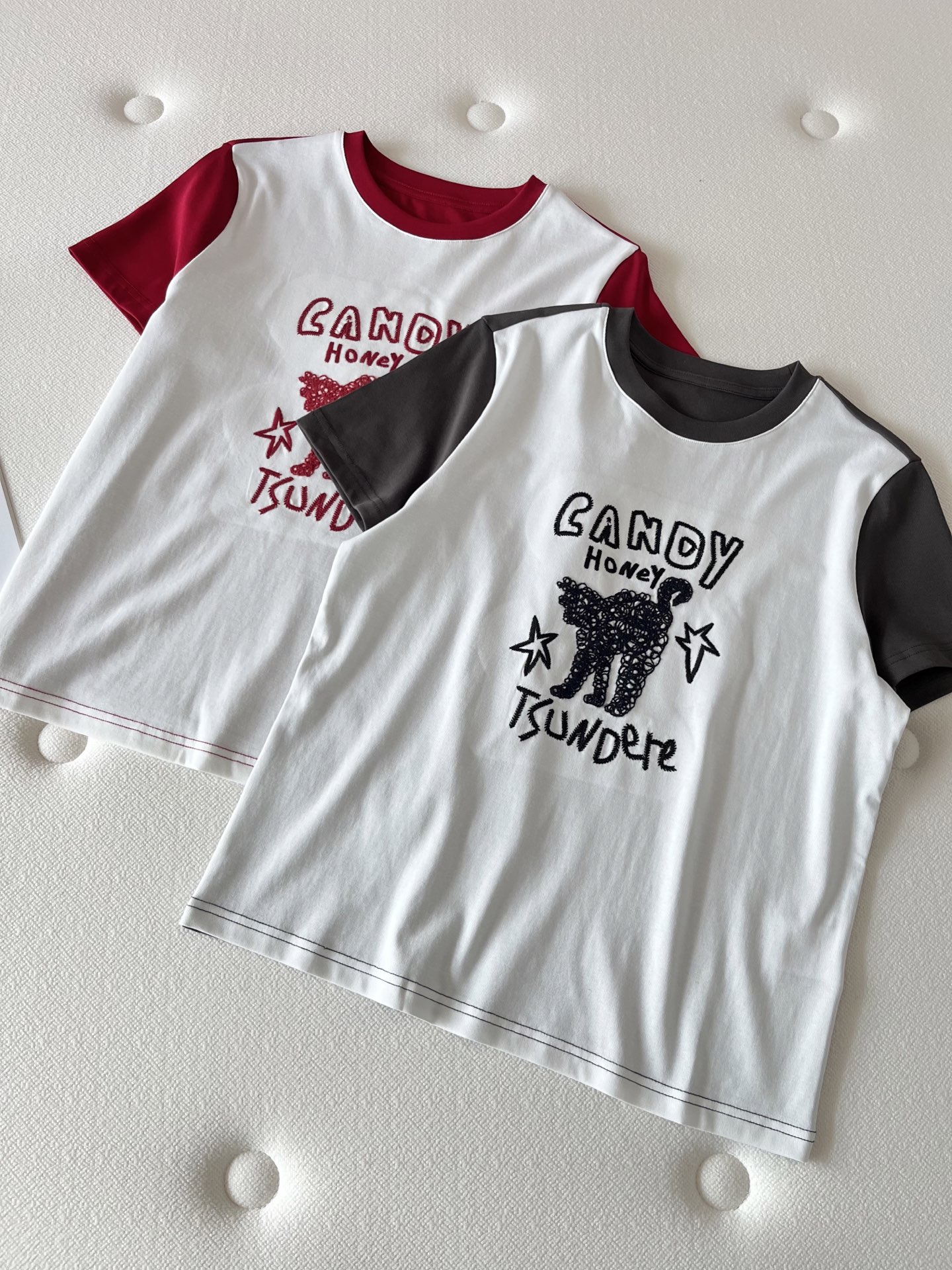 🛒𝐍𝐄𝐖 · 𝟐𝟎𝟐6/爆款现货【春夏上新】 设计师小众｜2026新款撞色拼接毛衣绣工艺款弹力T恤高订面