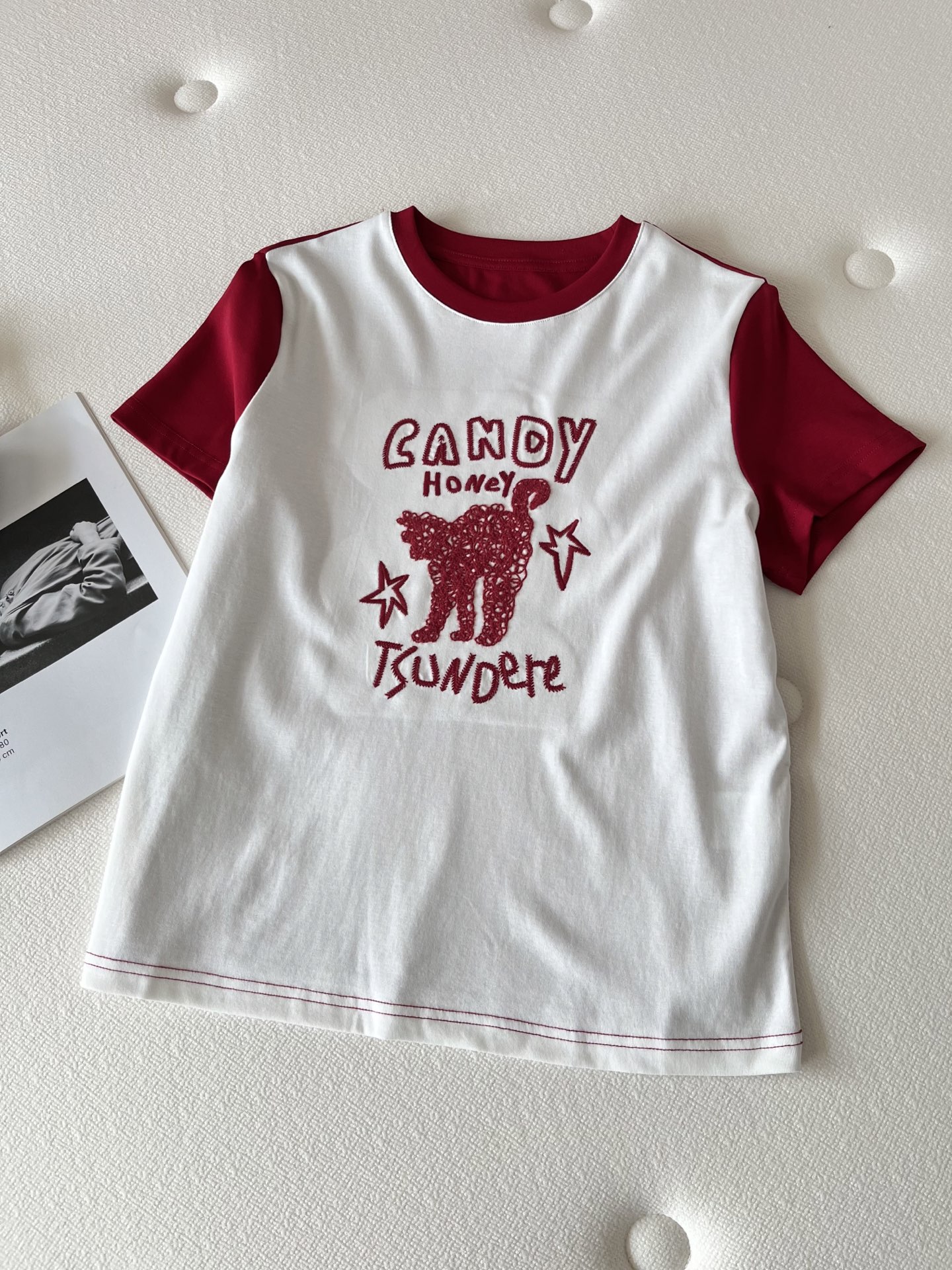 🛒𝐍𝐄𝐖 · 𝟐𝟎𝟐6/爆款现货【春夏上新】 设计师小众｜2026新款撞色拼接毛衣绣工艺款弹力T恤高订面