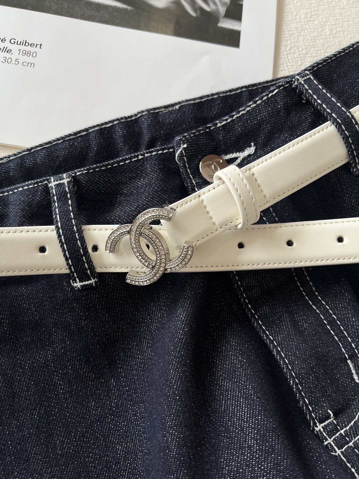 🛒𝐍𝐄𝐖 · 𝟐𝟎𝟐6/爆款现货【早春新款】原创｜🆕【菱格撞色刺绣阔腿长裤】配专属腰带进口棉质牛仔面料打