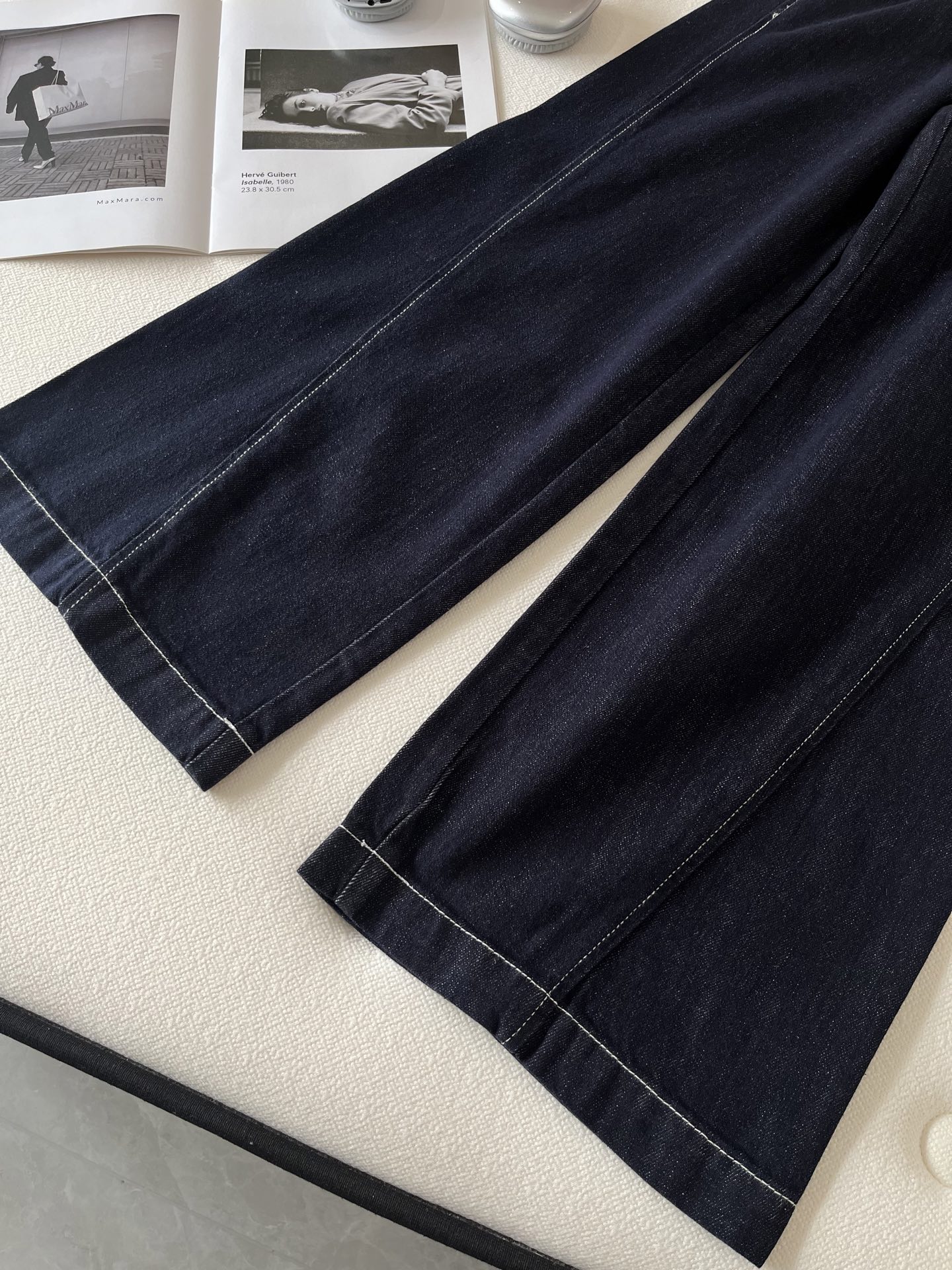 🛒𝐍𝐄𝐖 · 𝟐𝟎𝟐6/爆款现货【早春新款】原创｜🆕【菱格撞色刺绣阔腿长裤】配专属腰带进口棉质牛仔面料打