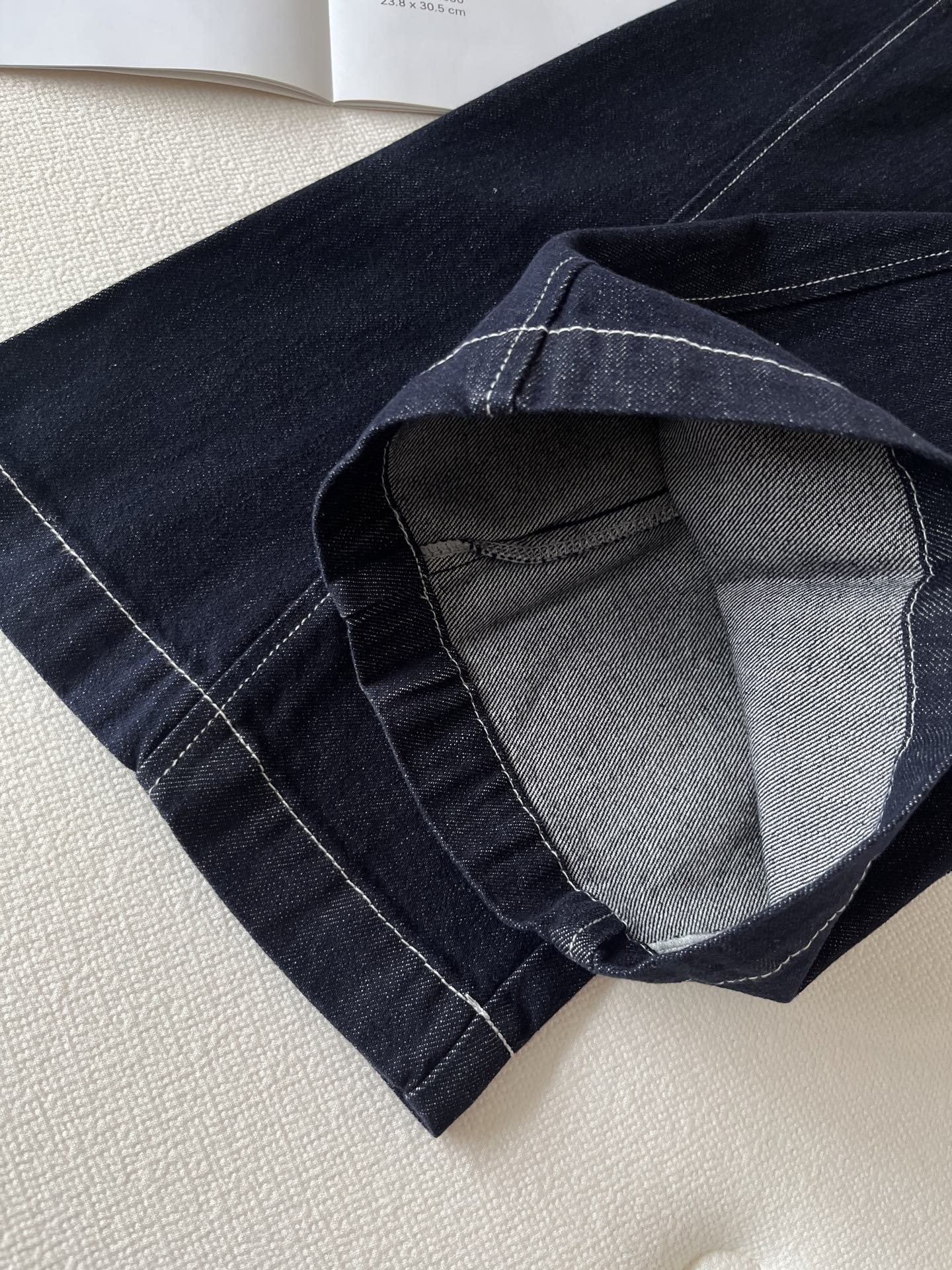 🛒𝐍𝐄𝐖 · 𝟐𝟎𝟐6/爆款现货【早春新款】原创｜🆕【菱格撞色刺绣阔腿长裤】配专属腰带进口棉质牛仔面料打