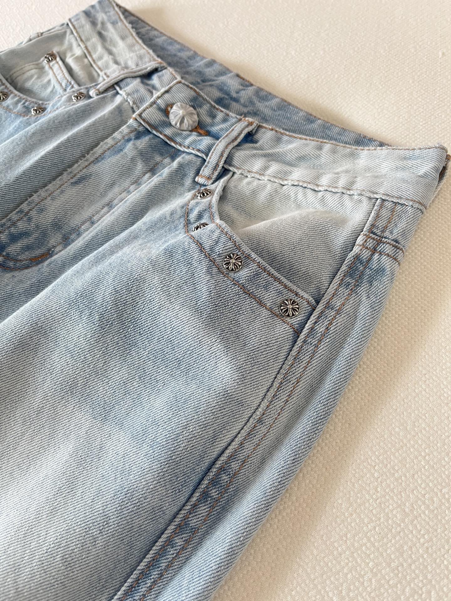 🛒𝐍𝐄𝐖 · 𝟐𝟎𝟐6/爆款现货【早春新款】原创｜🆕【蓝白渐变色破洞阔腿长裤】进口棉质牛仔面料打造清晰牛