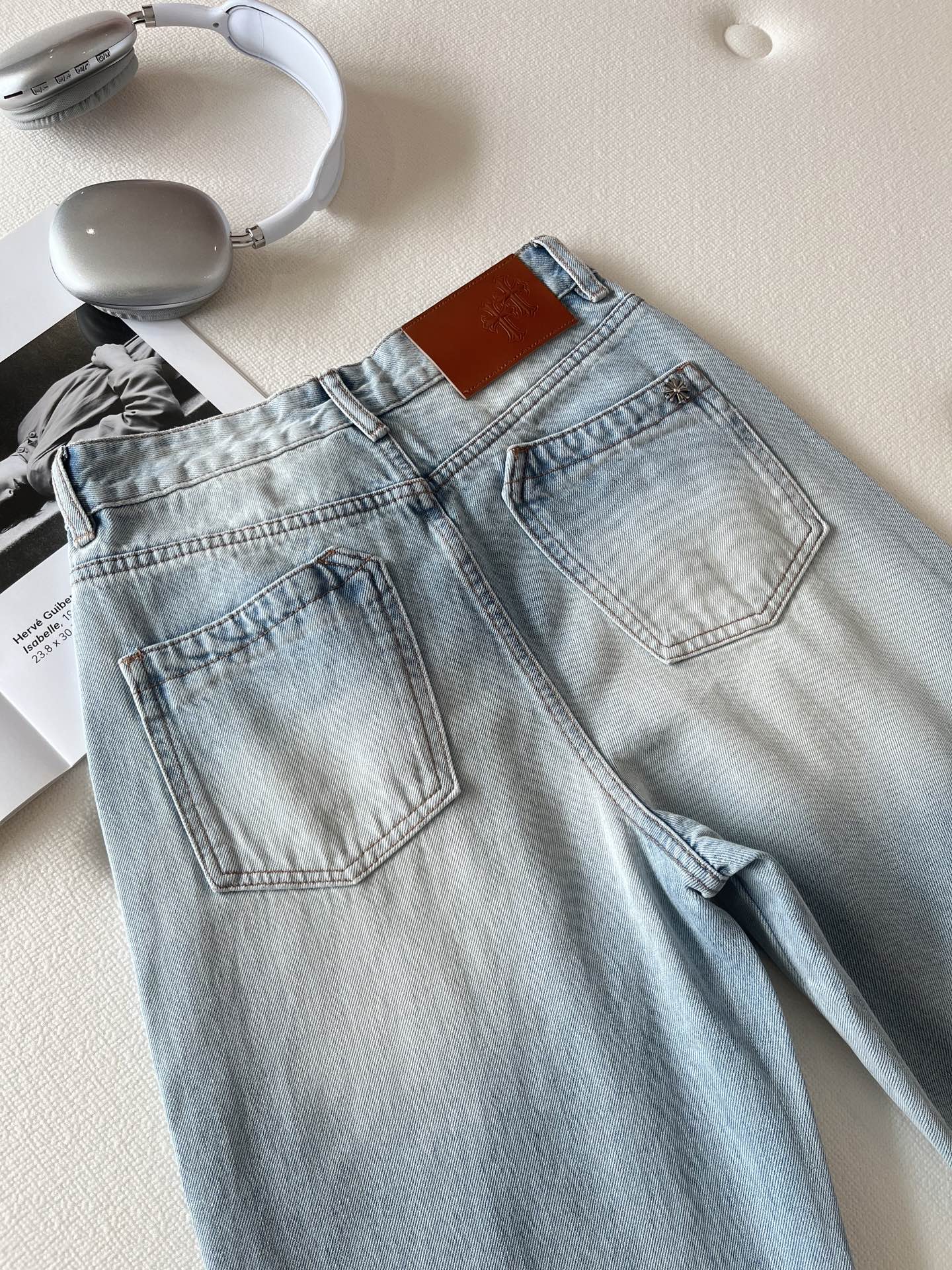 🛒𝐍𝐄𝐖 · 𝟐𝟎𝟐6/爆款现货【早春新款】原创｜🆕【蓝白渐变色破洞阔腿长裤】进口棉质牛仔面料打造清晰牛