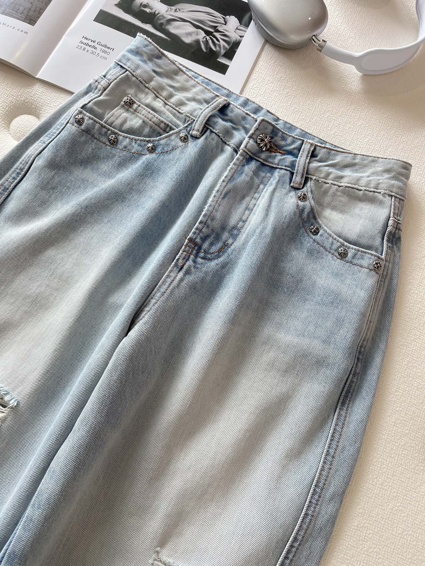 🛒𝐍𝐄𝐖 · 𝟐𝟎𝟐6/爆款现货【早春新款】原创｜🆕【蓝白渐变色破洞阔腿长裤】进口棉质牛仔面料打造清晰牛