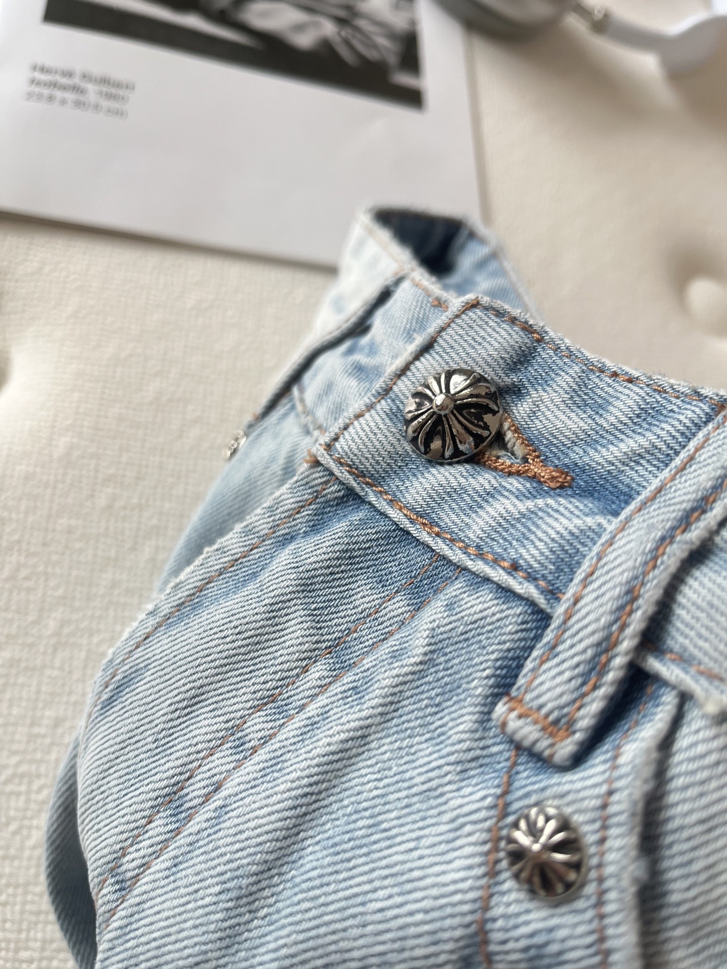 🛒𝐍𝐄𝐖 · 𝟐𝟎𝟐6/爆款现货【早春新款】原创｜🆕【蓝白渐变色破洞阔腿长裤】进口棉质牛仔面料打造清晰牛