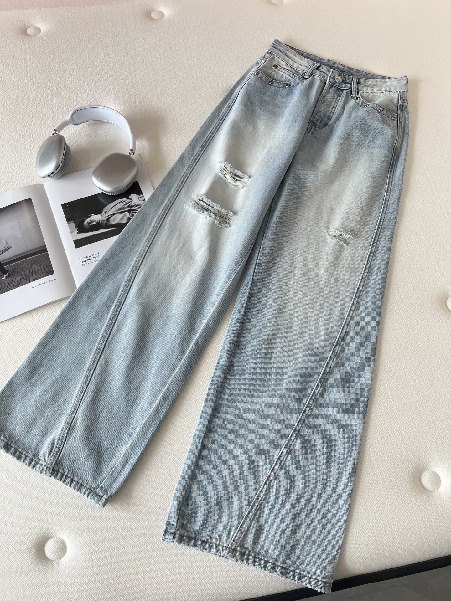 🛒𝐍𝐄𝐖 · 𝟐𝟎𝟐6/爆款现货【早春新款】原创｜🆕【蓝白渐变色破洞阔腿长裤】进口棉质牛仔面料打造清晰牛