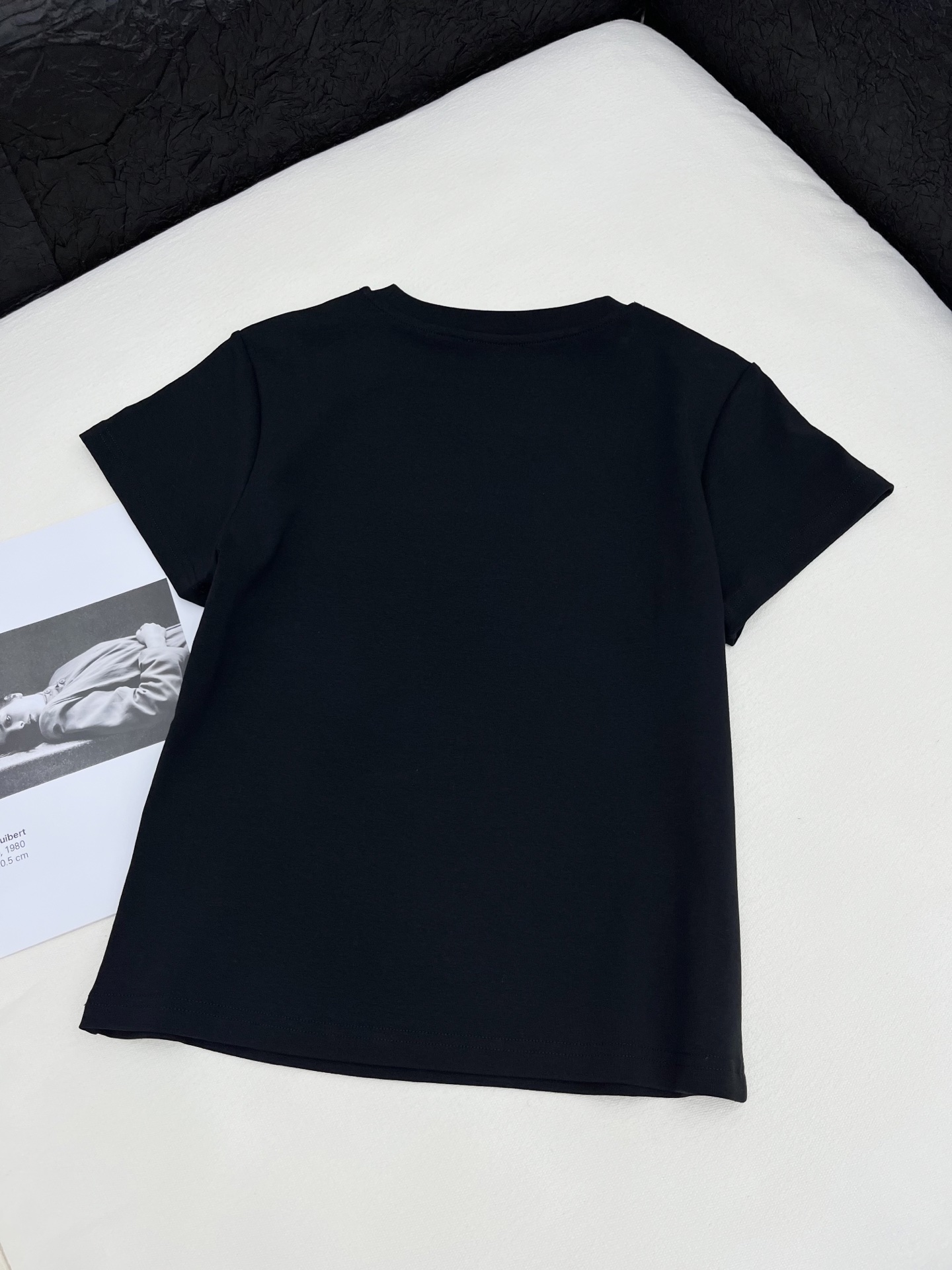 🛒𝐍𝐄𝐖 · 𝟐𝟎𝟐6/爆款现货【春夏上新】 设计师小众｜2026新款花朵刺绣工艺款弹力T恤 高订面料，