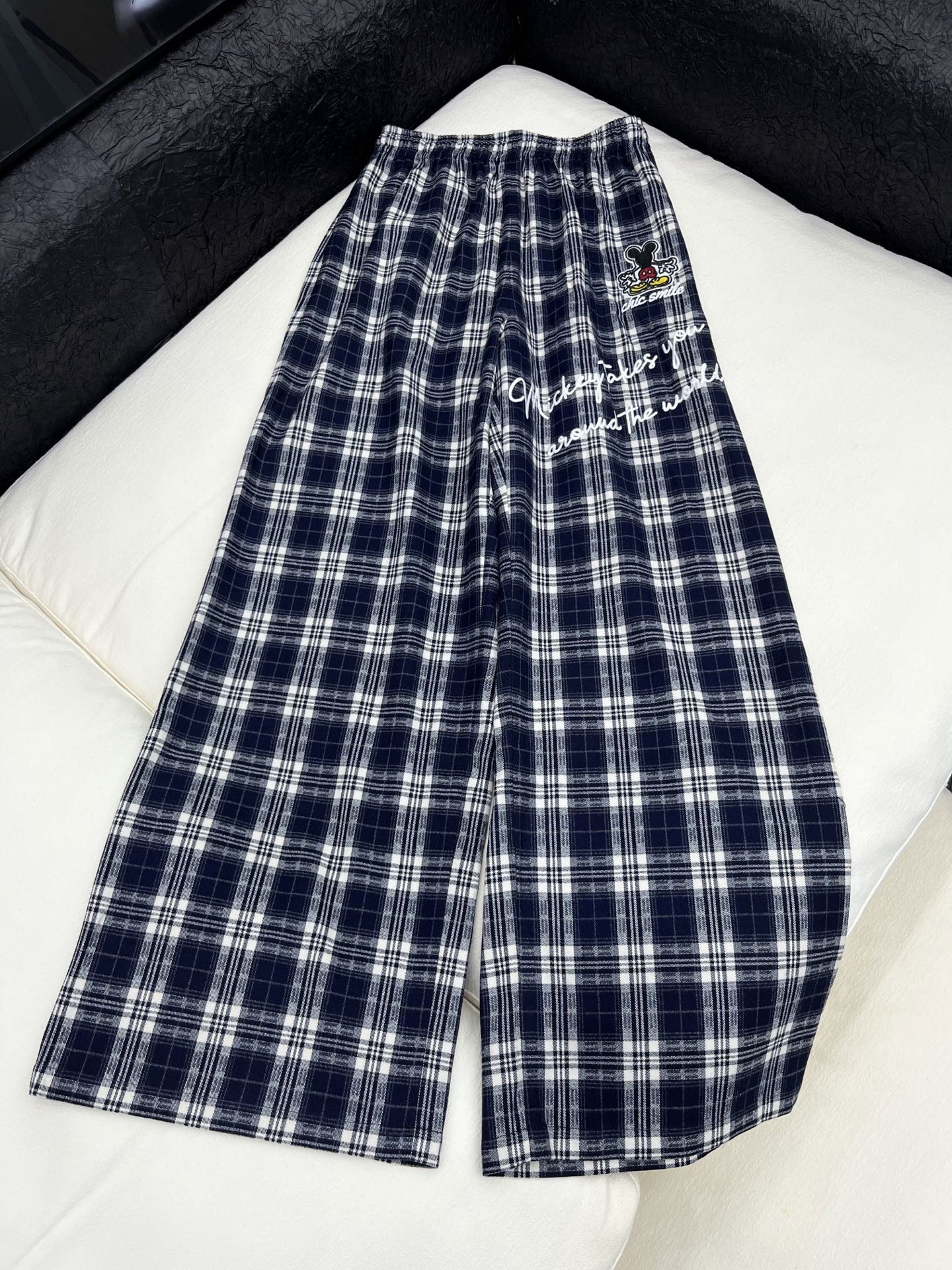 🛒𝐍𝐄𝐖 · 𝟐𝟎𝟐6/爆款现货【早春新款】设计师｜女神同款色织格纹休闲裤米奇字母刺绣设计，清新的色系 
