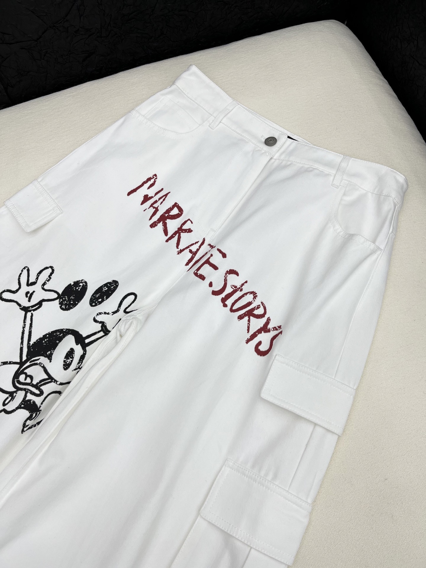 🛒𝐍𝐄𝐖 · 𝟐𝟎𝟐6/爆款现货【早春新款】设计师｜女神同款卡通印花休闲裤米奇字母涂鸦印花设计，清新的色