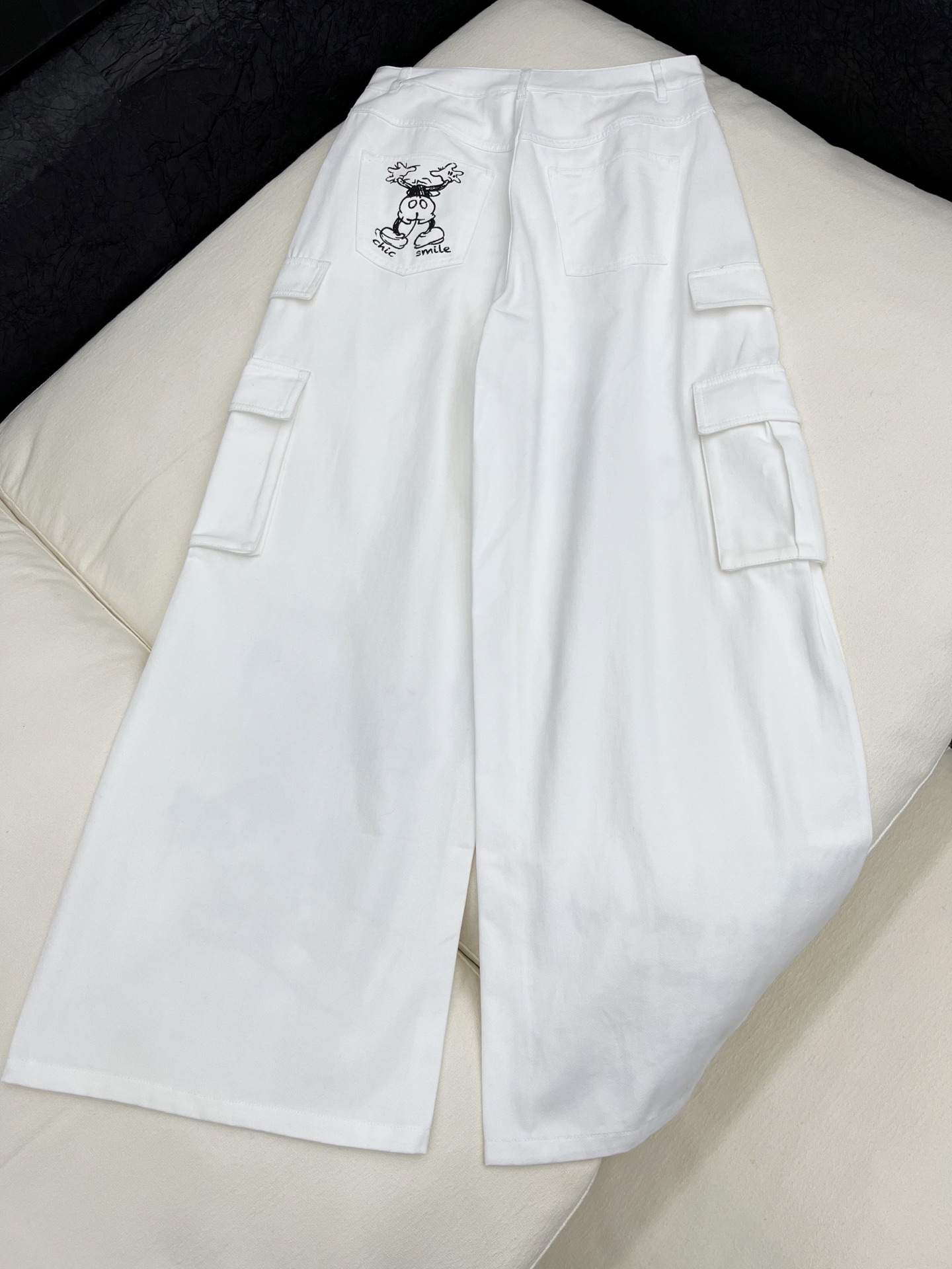 🛒𝐍𝐄𝐖 · 𝟐𝟎𝟐6/爆款现货【早春新款】设计师｜女神同款卡通印花休闲裤米奇字母涂鸦印花设计，清新的色