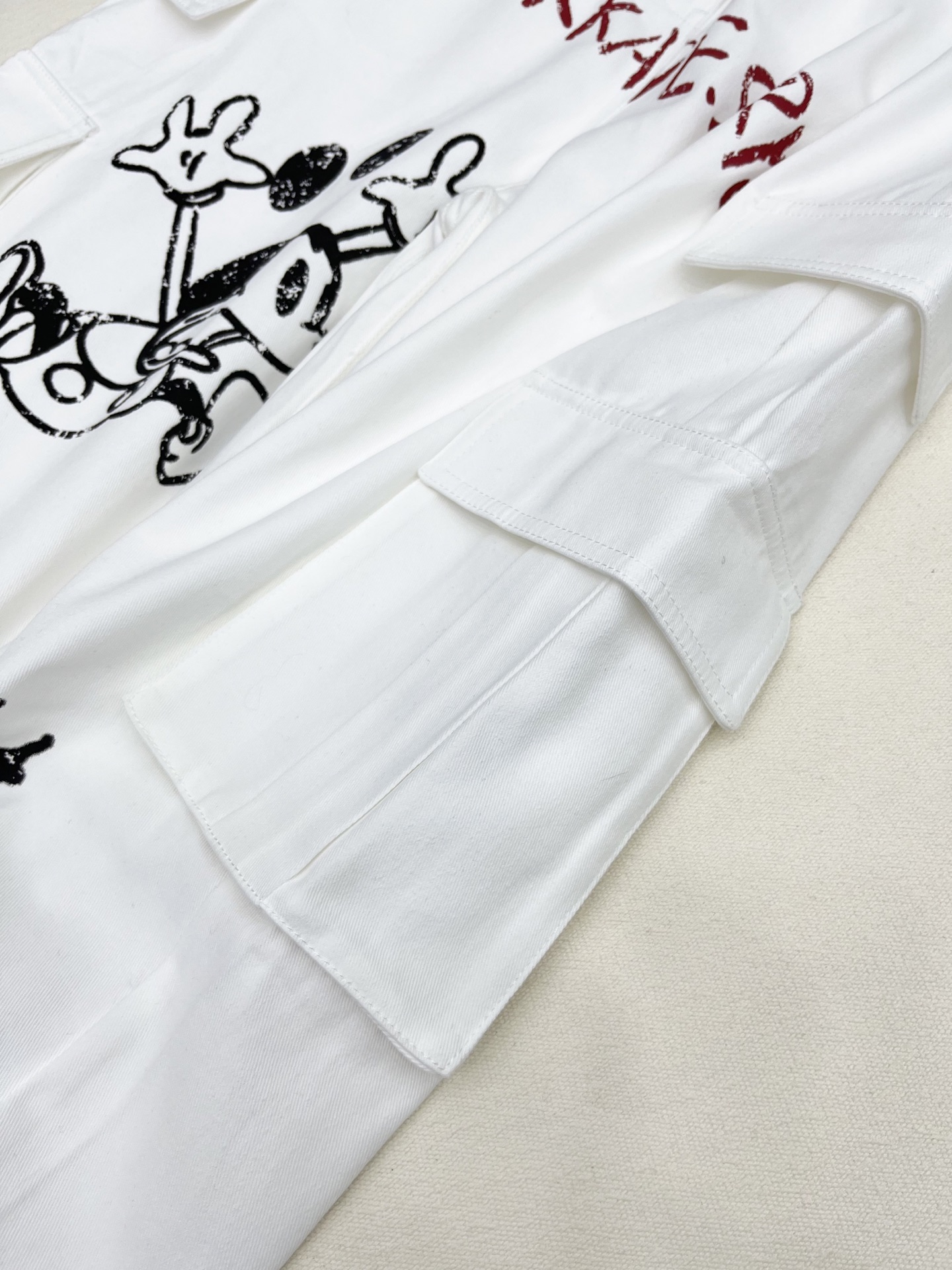 🛒𝐍𝐄𝐖 · 𝟐𝟎𝟐6/爆款现货【早春新款】设计师｜女神同款卡通印花休闲裤米奇字母涂鸦印花设计，清新的色