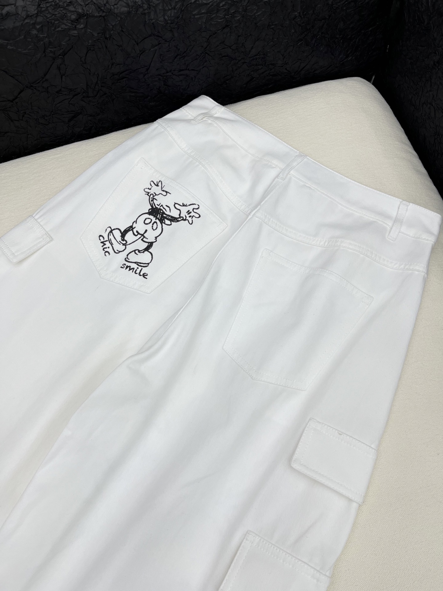 🛒𝐍𝐄𝐖 · 𝟐𝟎𝟐6/爆款现货【早春新款】设计师｜女神同款卡通印花休闲裤米奇字母涂鸦印花设计，清新的色