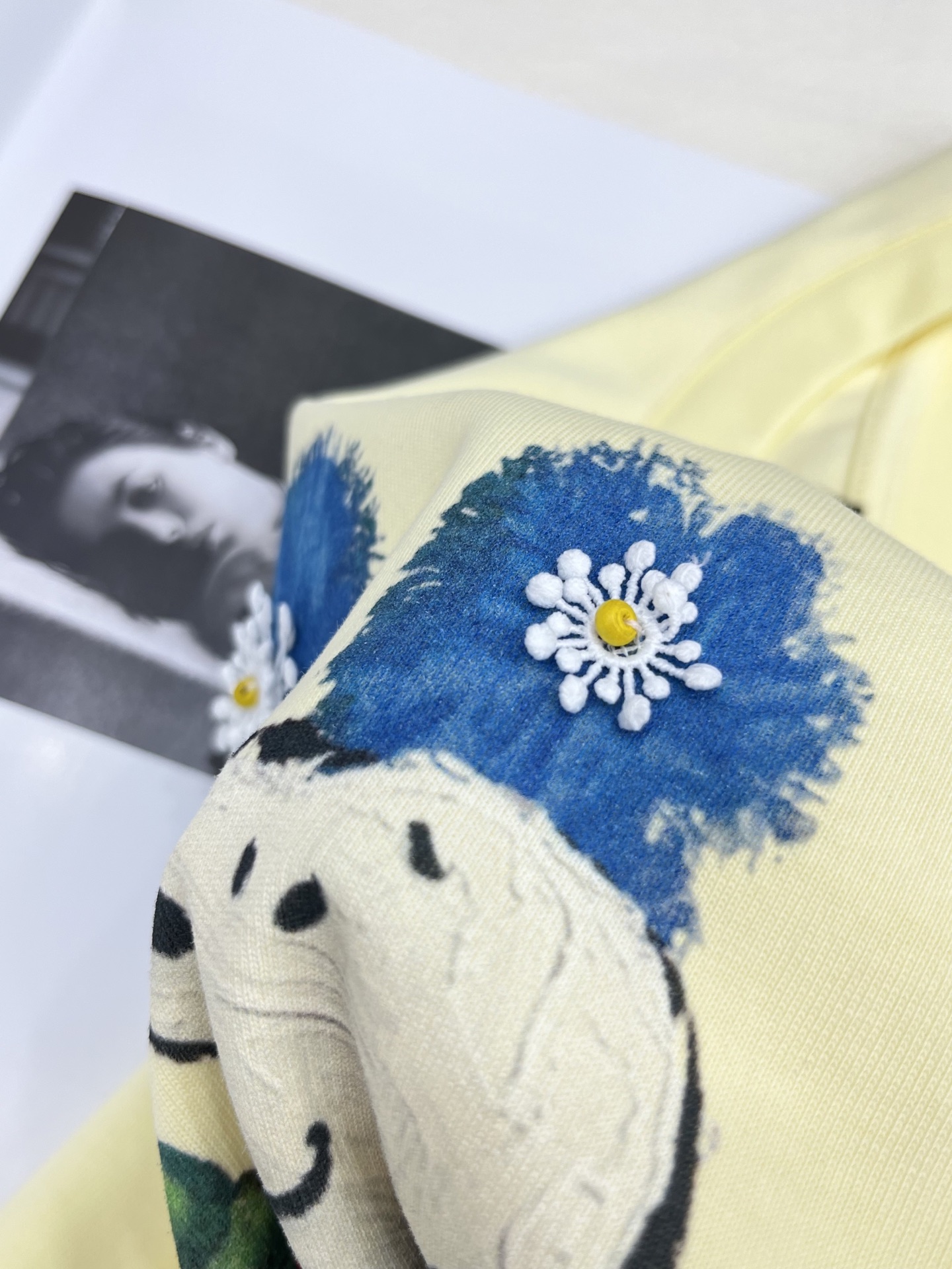 🛒𝐍𝐄𝐖 · 𝟐𝟎𝟐6/爆款现货【春夏上新】 设计师小众｜2026新款立体手工花朵工艺款T恤 高订面料，