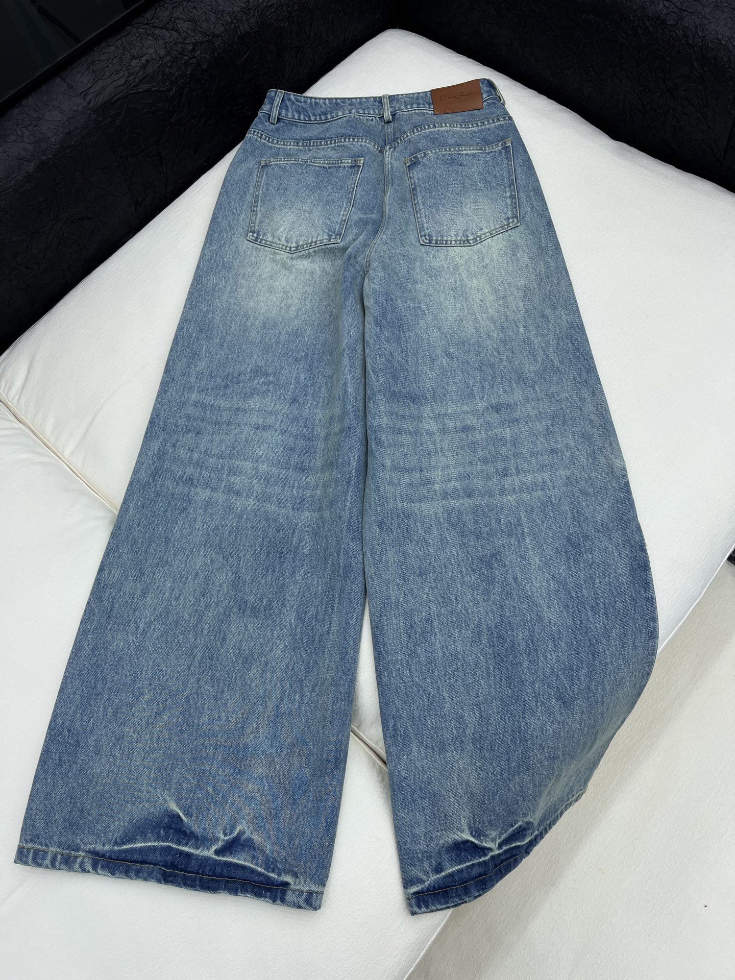 🛒𝐍𝐄𝐖 · 𝟐𝟎𝟐6/爆款现货【早春新款】设计师｜女神同款卡通涂鸦印花阔腿牛仔裤米奇卡通设计，清新的色