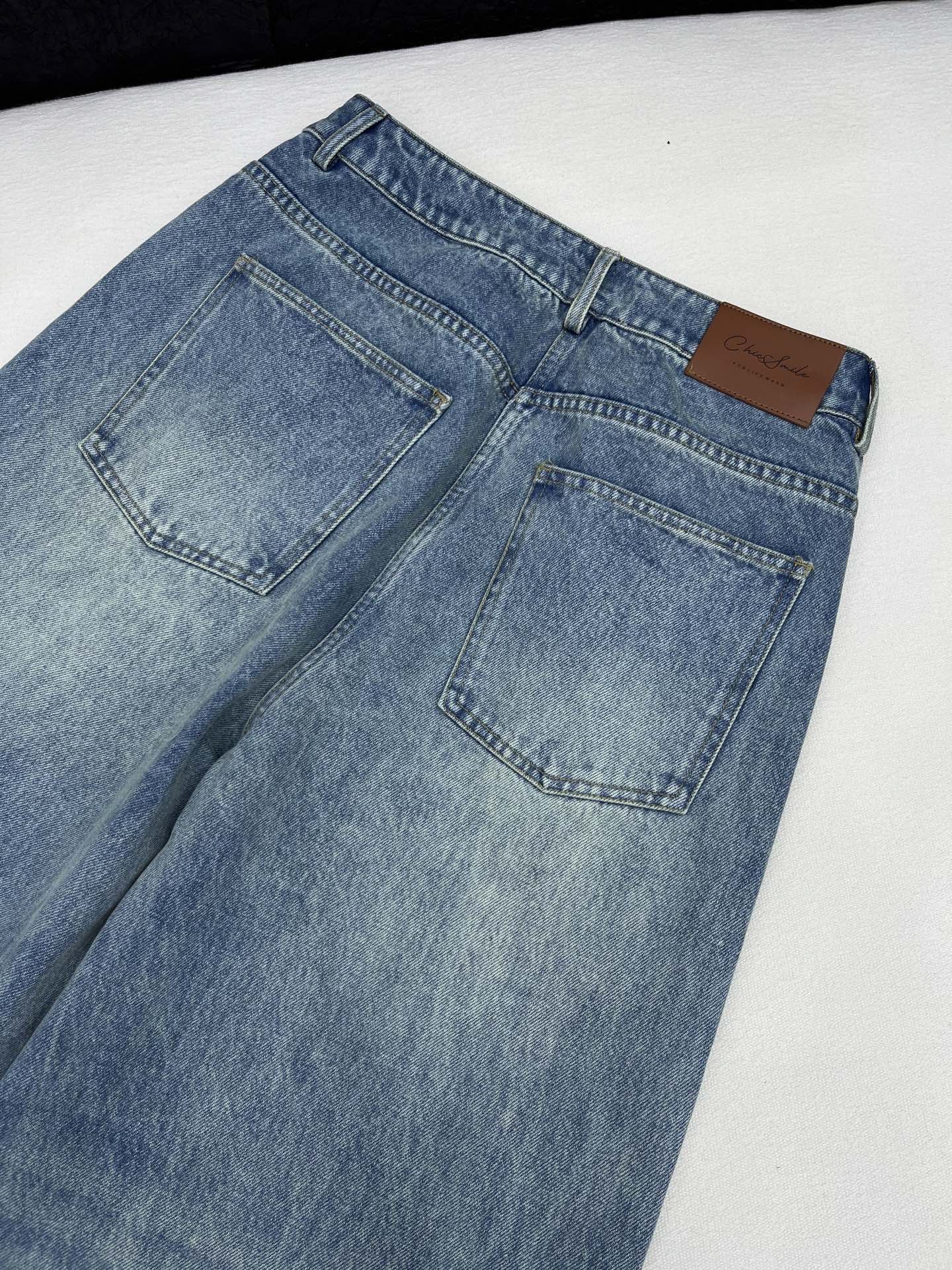 🛒𝐍𝐄𝐖 · 𝟐𝟎𝟐6/爆款现货【早春新款】设计师｜女神同款卡通涂鸦印花阔腿牛仔裤米奇卡通设计，清新的色