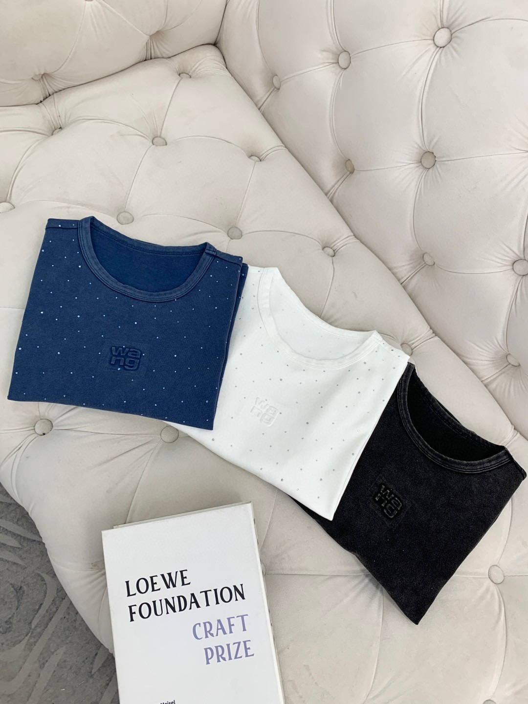 🛒𝐍𝐄𝐖 · 𝟐𝟎𝟐6/爆款现货设计师 原创｜2026新款扎染烫钻短袖T云感舒适的系列！上身的触感谁穿谁