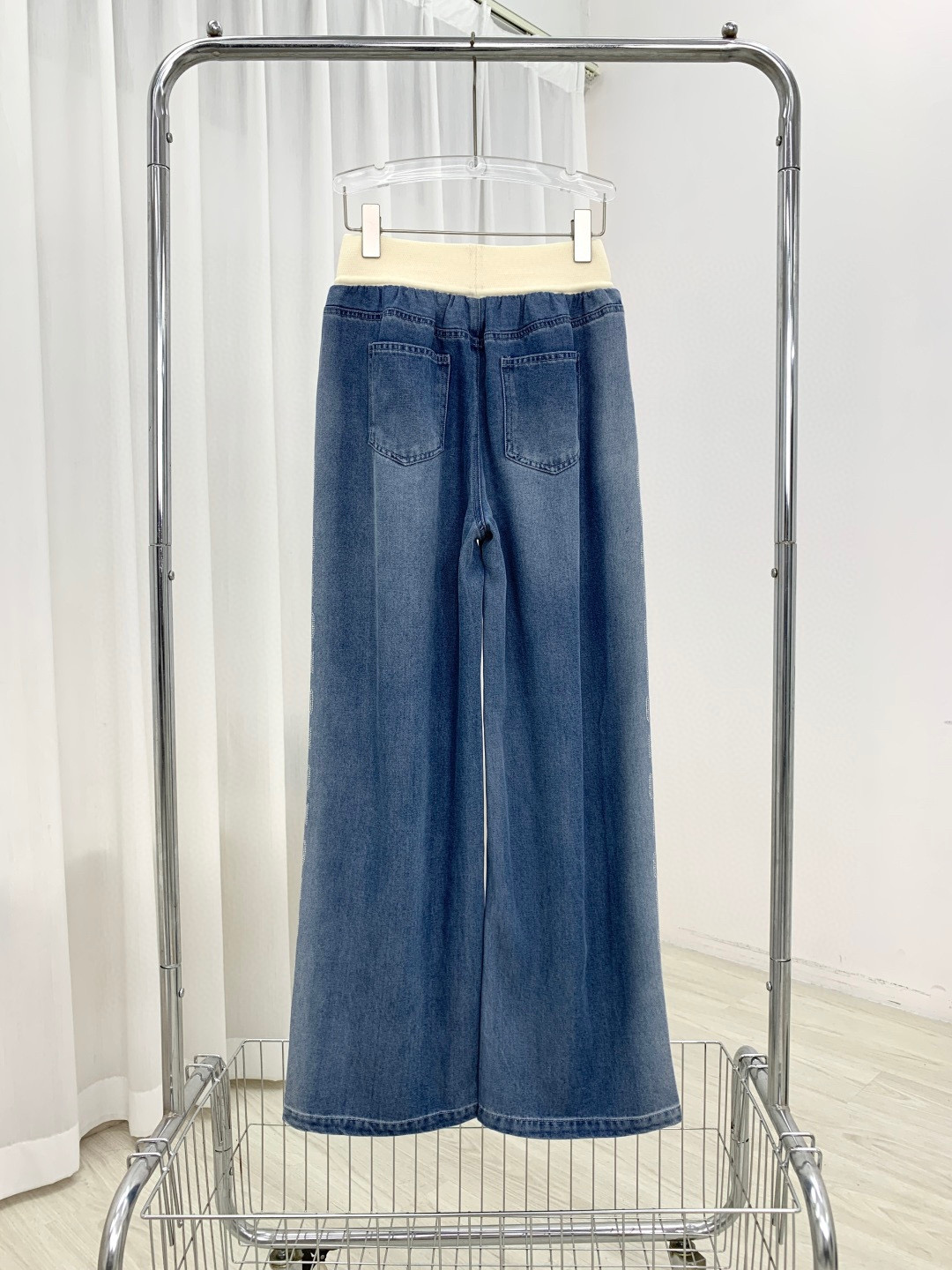 🛒𝐍𝐄𝐖 · 𝟐𝟎𝟐6/爆款现货原单品质 设计师｜26新款拼接抽绳天丝牛仔裤阔腿版型 包容性极好 撞色腰