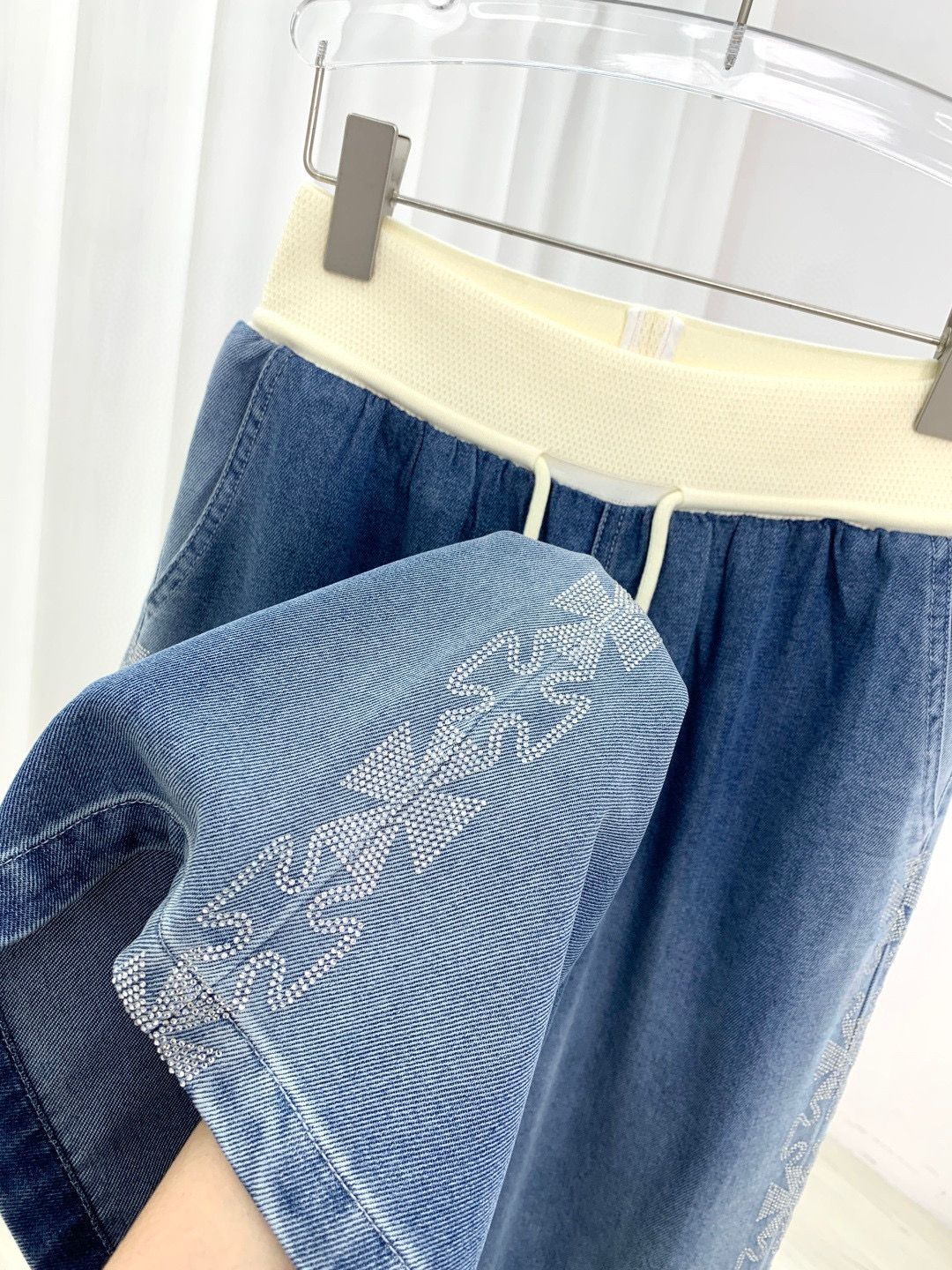 🛒𝐍𝐄𝐖 · 𝟐𝟎𝟐6/爆款现货原单品质 设计师｜26新款拼接抽绳天丝牛仔裤阔腿版型 包容性极好 撞色腰