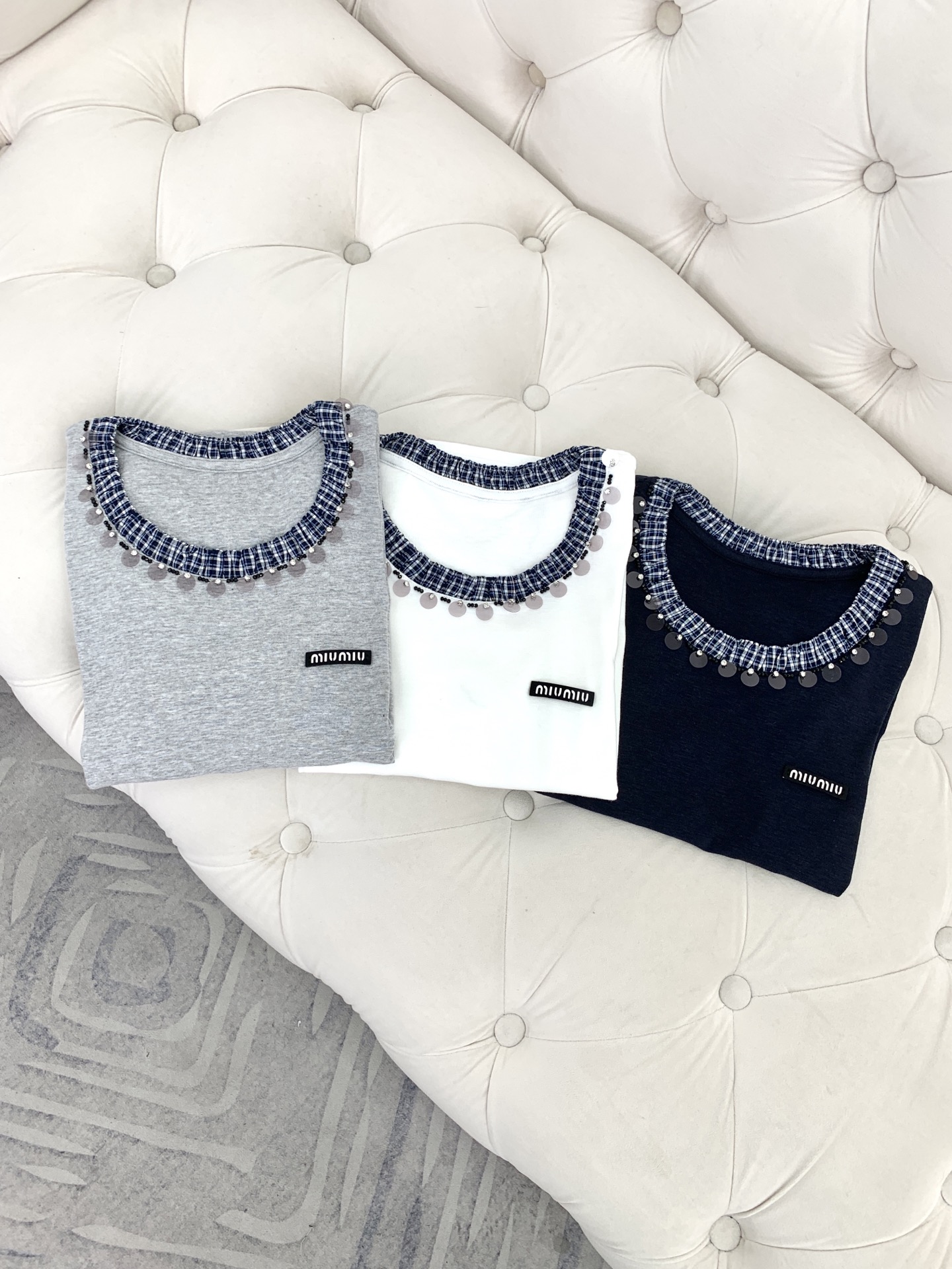 🛒𝐍𝐄𝐖 · 𝟐𝟎𝟐6/爆款现货设计师 原创｜2026新款格纹拼接短袖T云感舒适的系列！上身的触感谁穿谁