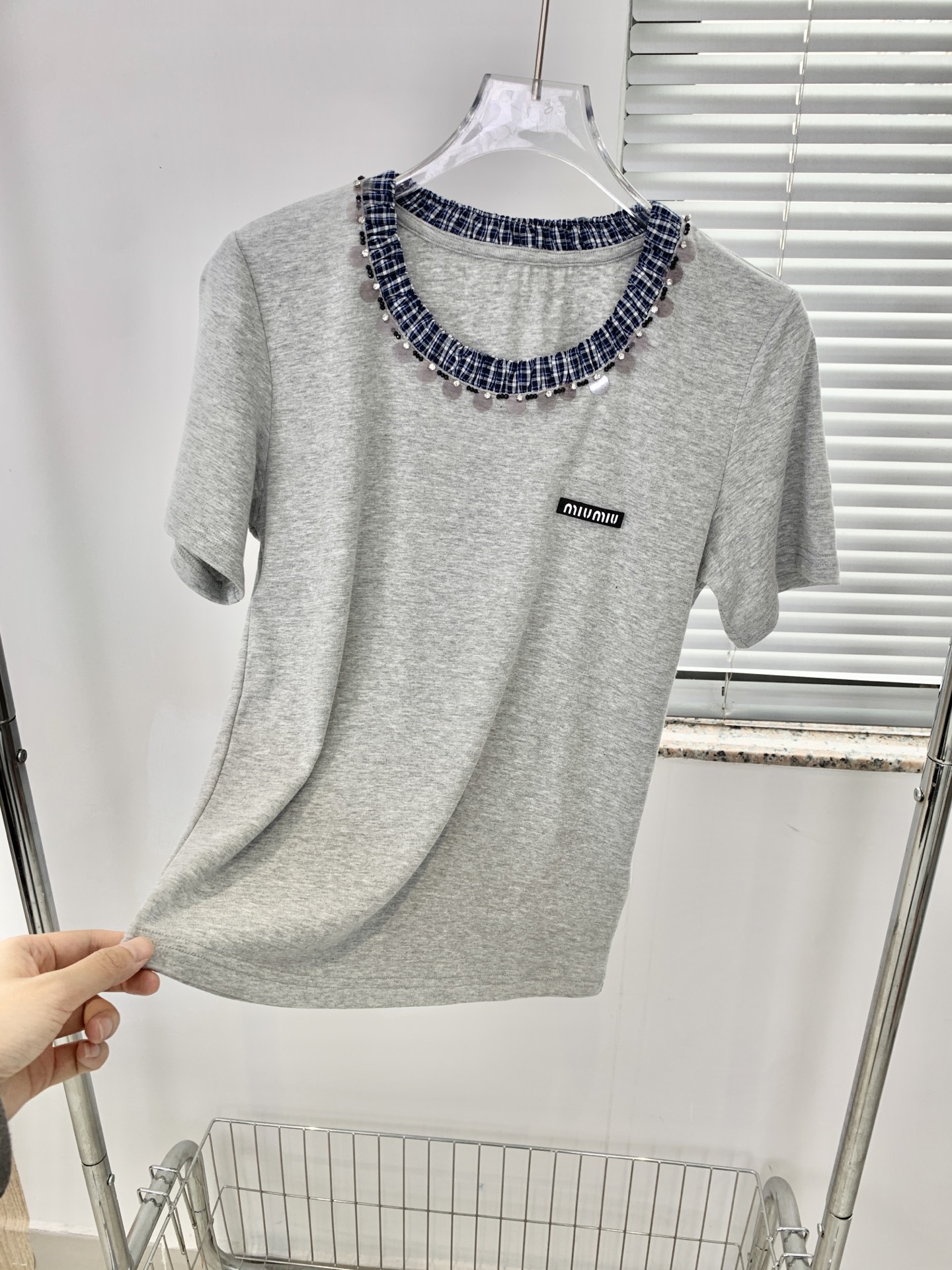 🛒𝐍𝐄𝐖 · 𝟐𝟎𝟐6/爆款现货设计师 原创｜2026新款格纹拼接短袖T云感舒适的系列！上身的触感谁穿谁
