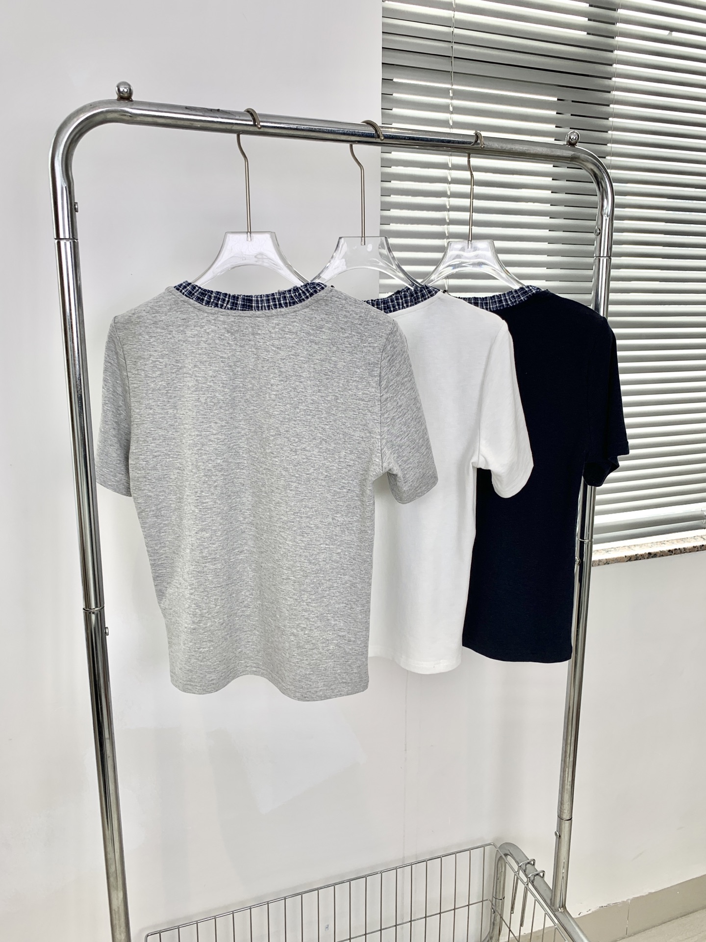 🛒𝐍𝐄𝐖 · 𝟐𝟎𝟐6/爆款现货设计师 原创｜2026新款格纹拼接短袖T云感舒适的系列！上身的触感谁穿谁