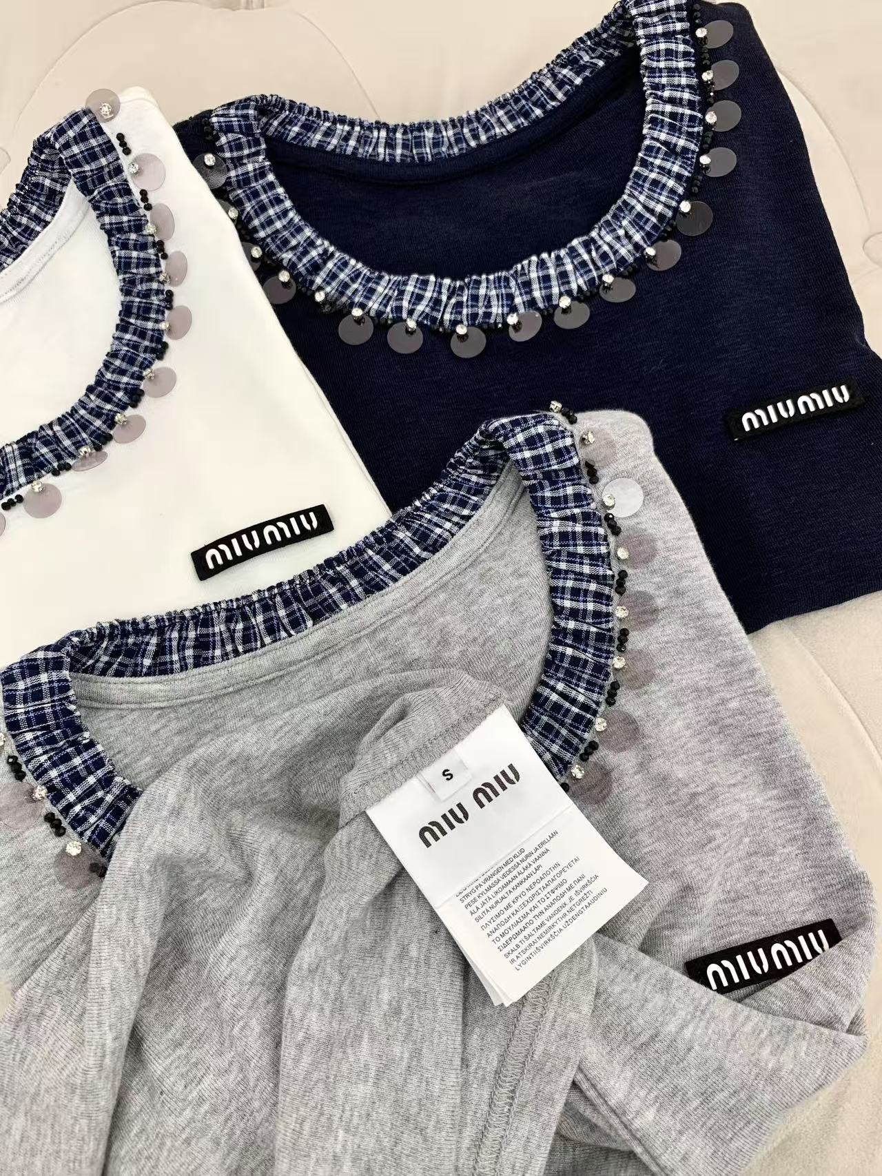 🛒𝐍𝐄𝐖 · 𝟐𝟎𝟐6/爆款现货设计师 原创｜2026新款格纹拼接短袖T云感舒适的系列！上身的触感谁穿谁