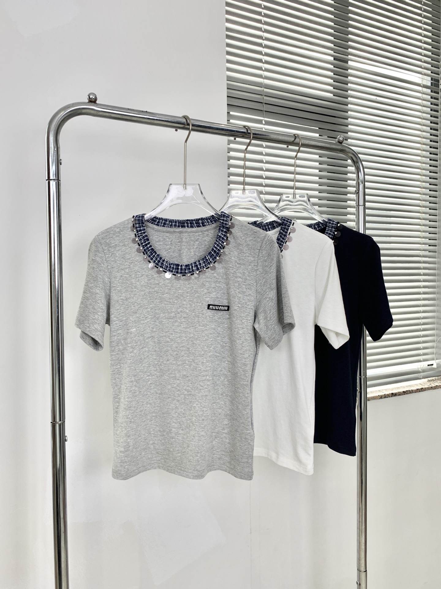 🛒𝐍𝐄𝐖 · 𝟐𝟎𝟐6/爆款现货设计师 原创｜2026新款格纹拼接短袖T云感舒适的系列！上身的触感谁穿谁