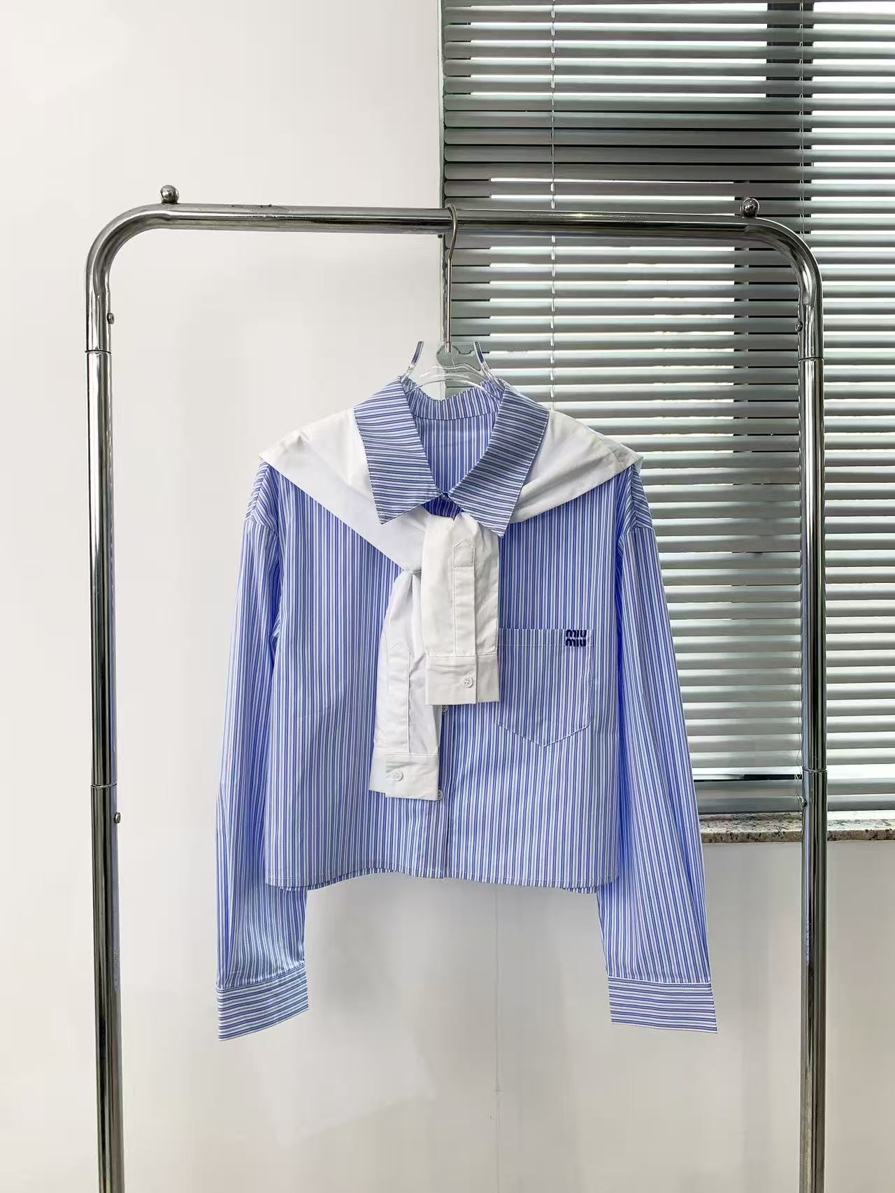 🛒𝐍𝐄𝐖 · 𝟐𝟎𝟐6/爆款现货【早春新款】小众｜2026条纹披肩两件套衬衫定制YB材质 舒适好穿 挺括