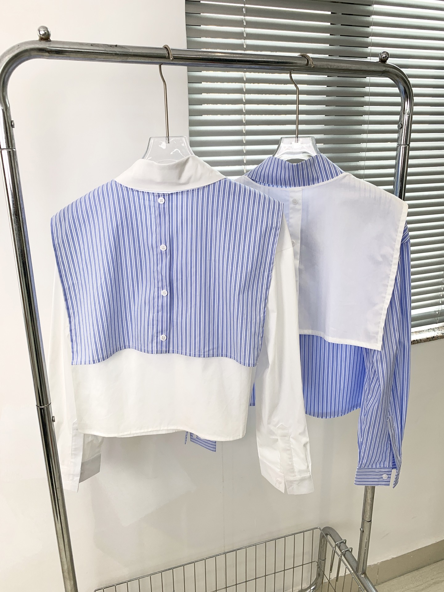 🛒𝐍𝐄𝐖 · 𝟐𝟎𝟐6/爆款现货【早春新款】小众｜2026条纹披肩两件套衬衫定制YB材质 舒适好穿 挺括