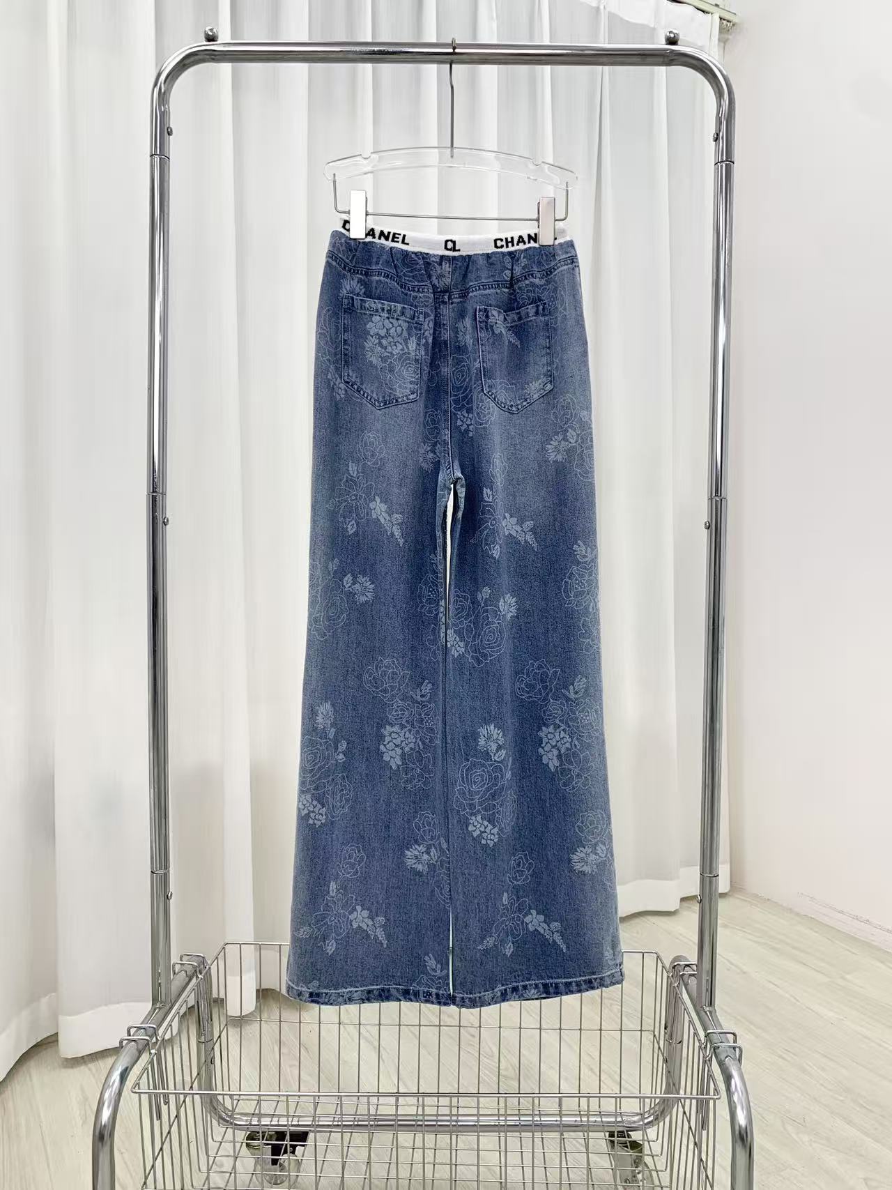 🛒𝐍𝐄𝐖 · 𝟐𝟎𝟐6/爆款现货原单品质 设计师｜26新款烫钻抽绳天丝牛仔裤阔腿版型 包容性极好 撞色腰