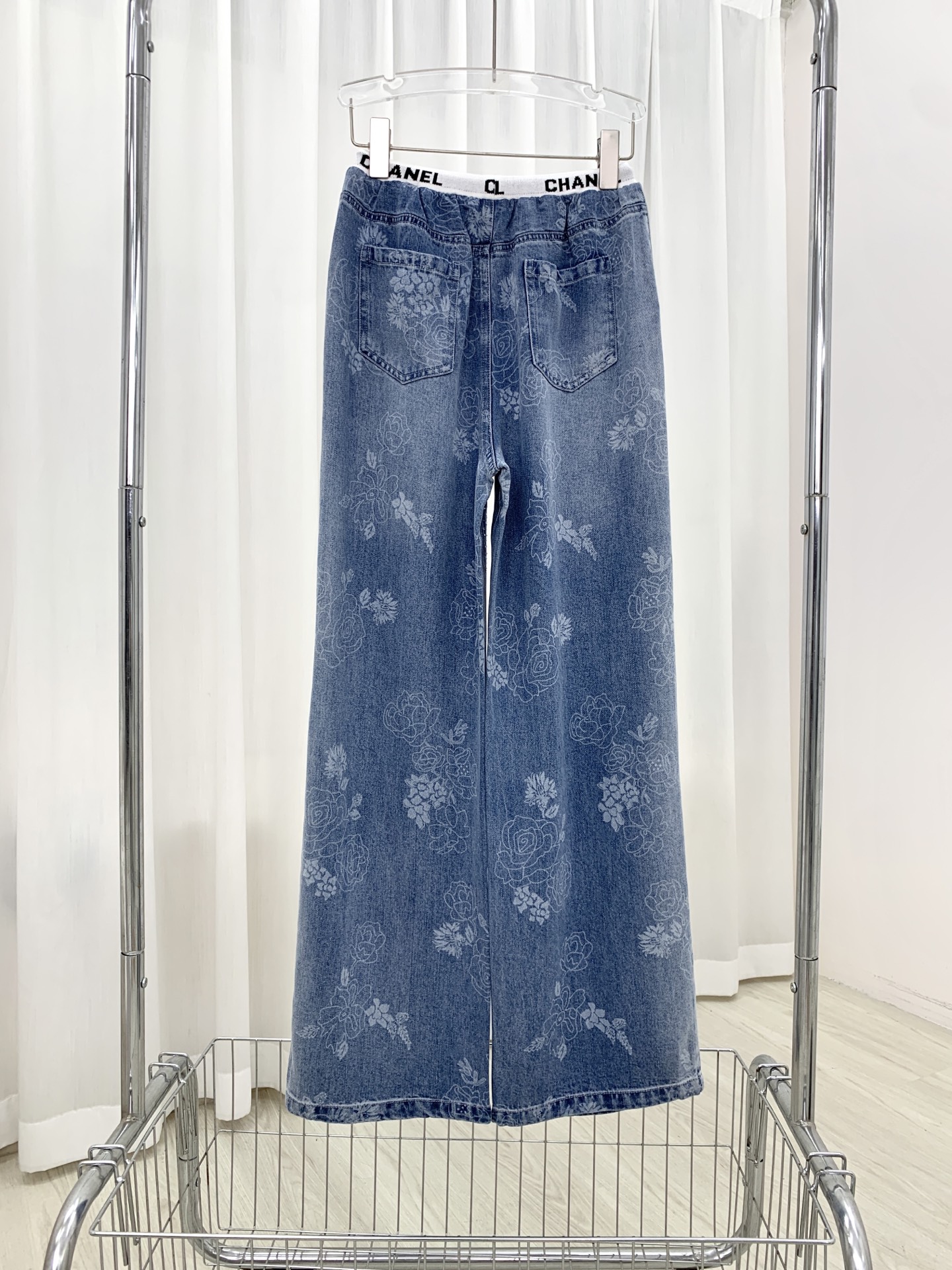 🛒𝐍𝐄𝐖 · 𝟐𝟎𝟐6/爆款现货原单品质 设计师｜26新款烫钻抽绳天丝牛仔裤阔腿版型 包容性极好 撞色腰