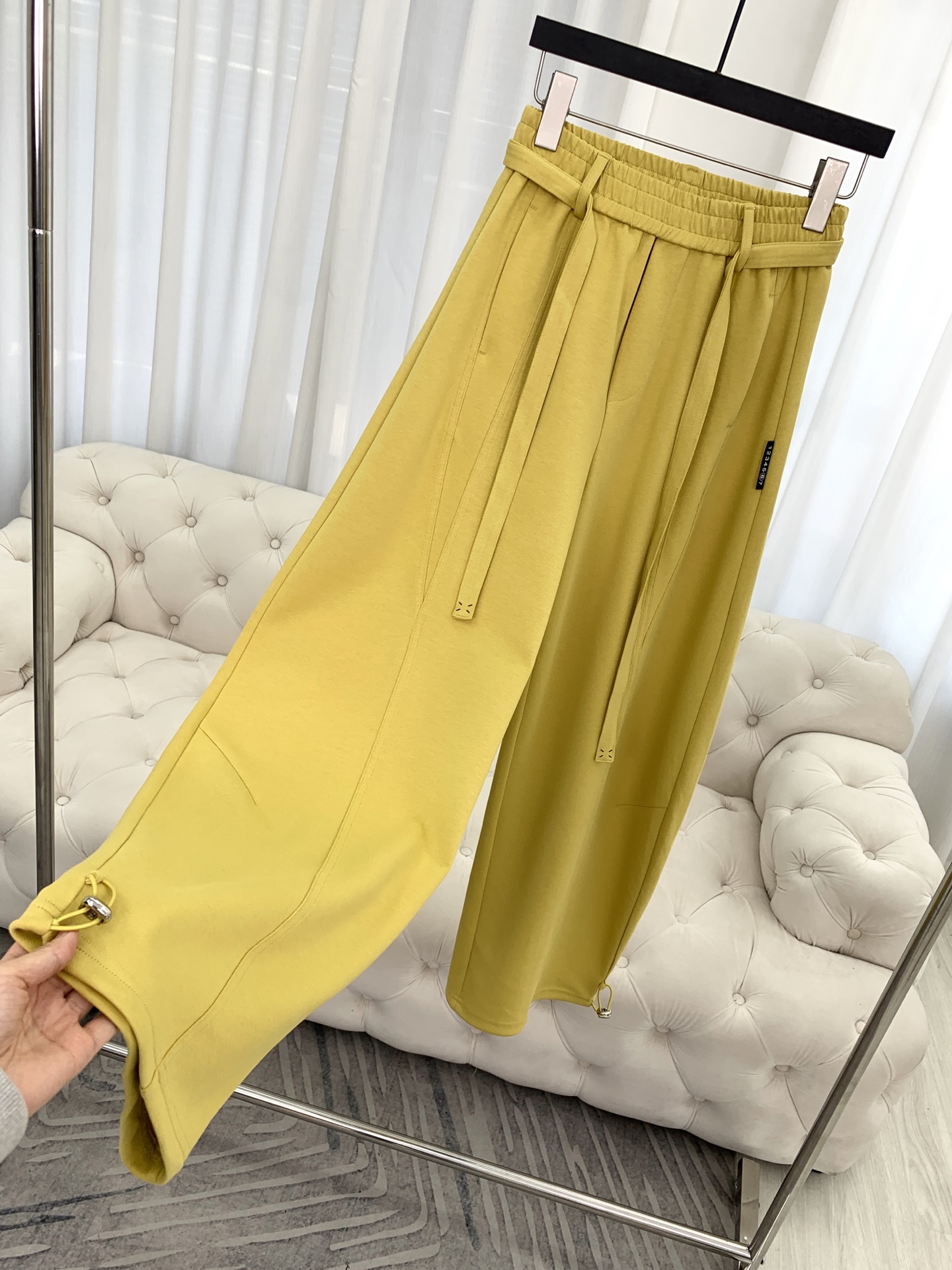 🛒𝐍𝐄𝐖 · 𝟐𝟎𝟐6/爆款现货设计师 原创｜26新款腰带休闲裤颜色百搭高级 尽显高级随意感 视觉盛宴 