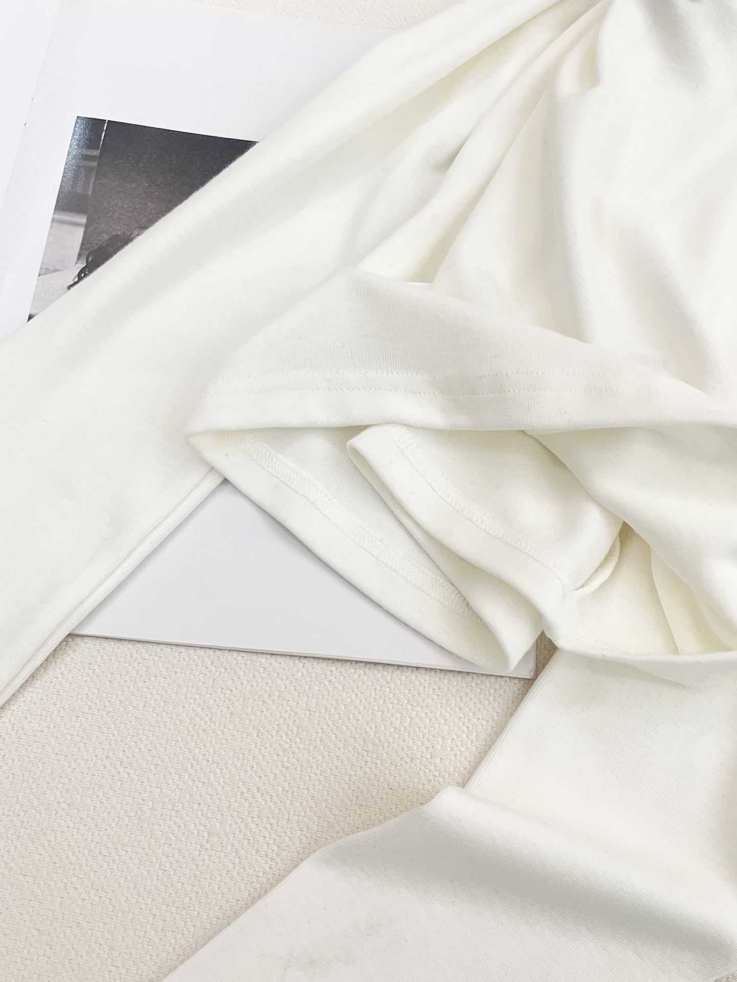 🛒𝐍𝐄𝐖 · 𝟐𝟎𝟐6/爆款现货设计师 原创｜2026新款天丝羊毛🦙假两件打底衫云感舒适的系列！上身的触