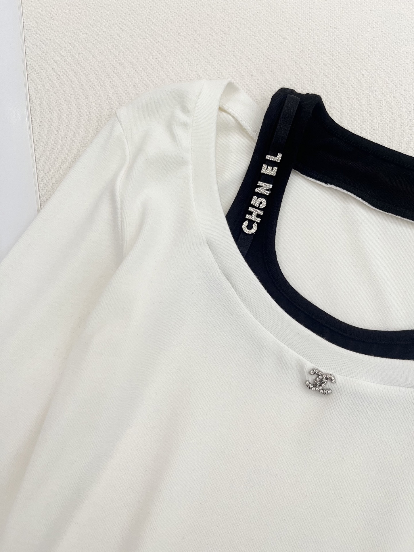 🛒𝐍𝐄𝐖 · 𝟐𝟎𝟐6/爆款现货设计师 原创｜2026新款天丝羊毛🦙假两件打底衫云感舒适的系列！上身的触