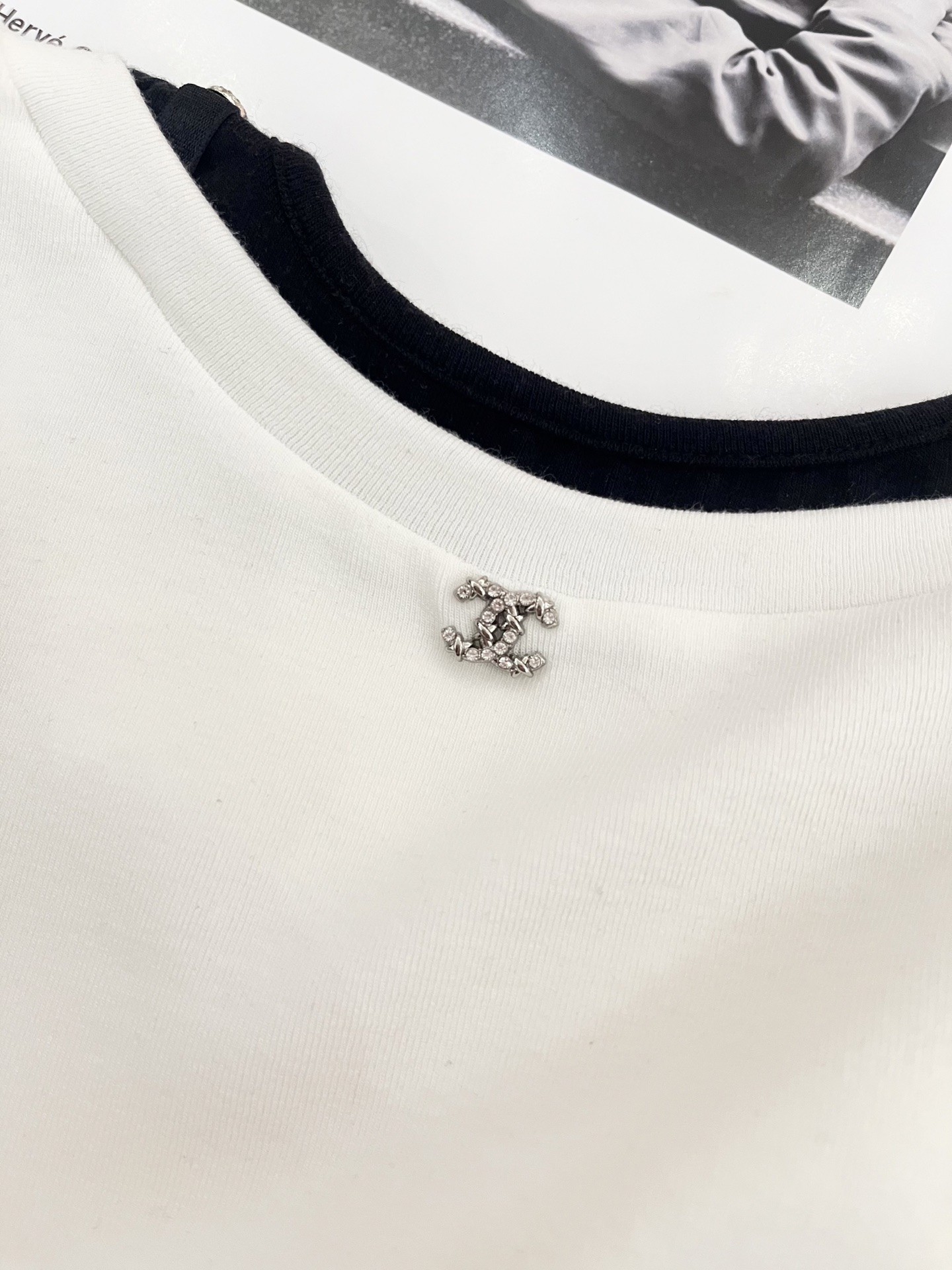 🛒𝐍𝐄𝐖 · 𝟐𝟎𝟐6/爆款现货设计师 原创｜2026新款天丝羊毛🦙假两件打底衫云感舒适的系列！上身的触