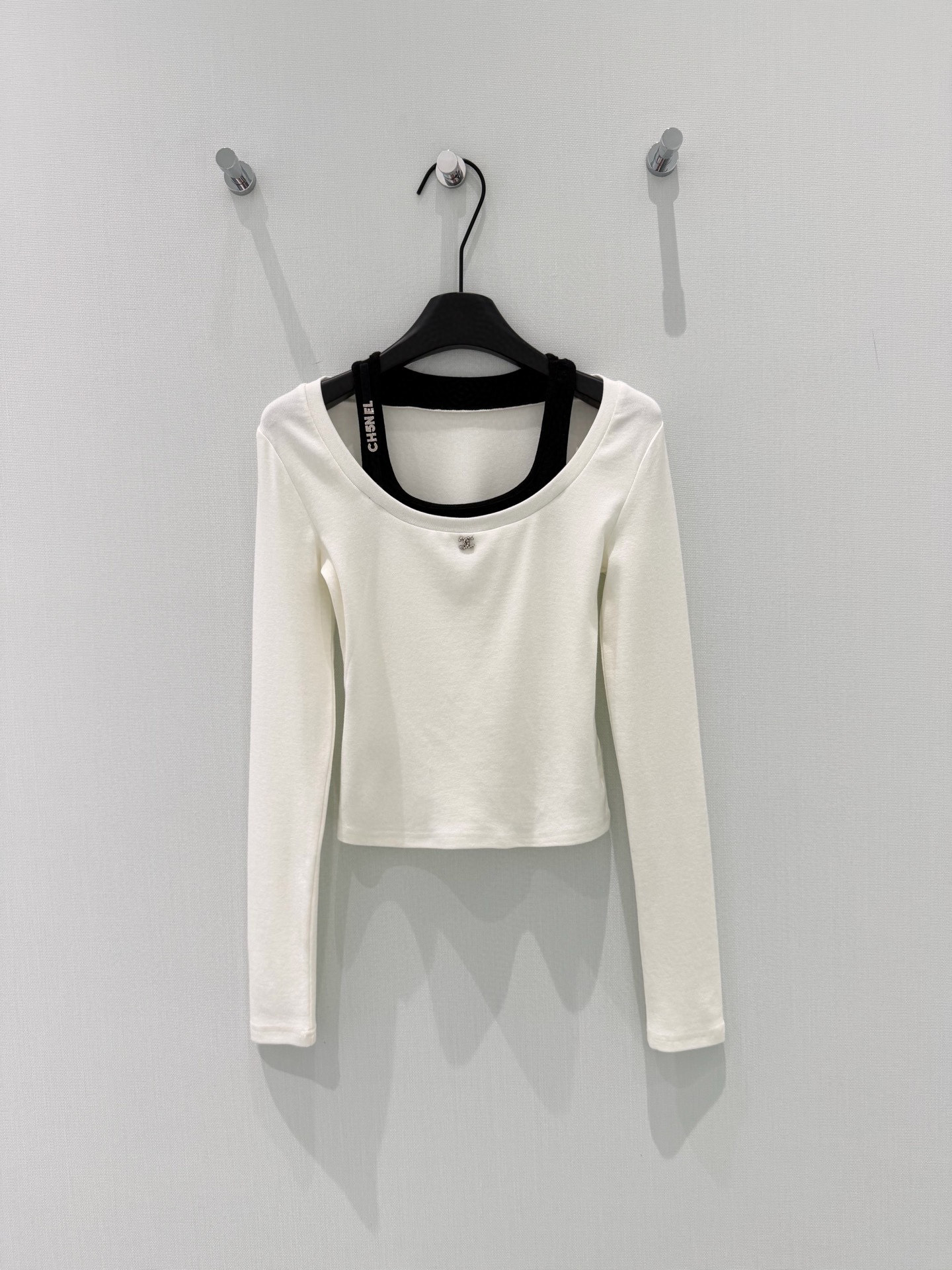 🛒𝐍𝐄𝐖 · 𝟐𝟎𝟐6/爆款现货设计师 原创｜2026新款天丝羊毛🦙假两件打底衫云感舒适的系列！上身的触