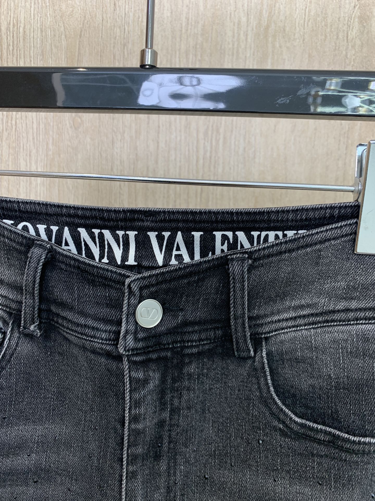 🛒𝐍𝐄𝐖 · 𝟐𝟎𝟐6/爆款现货【早春新款】设计师*｜烫钻渐变色微喇牛仔裤采用高端定制面料，牛仔穿起来非