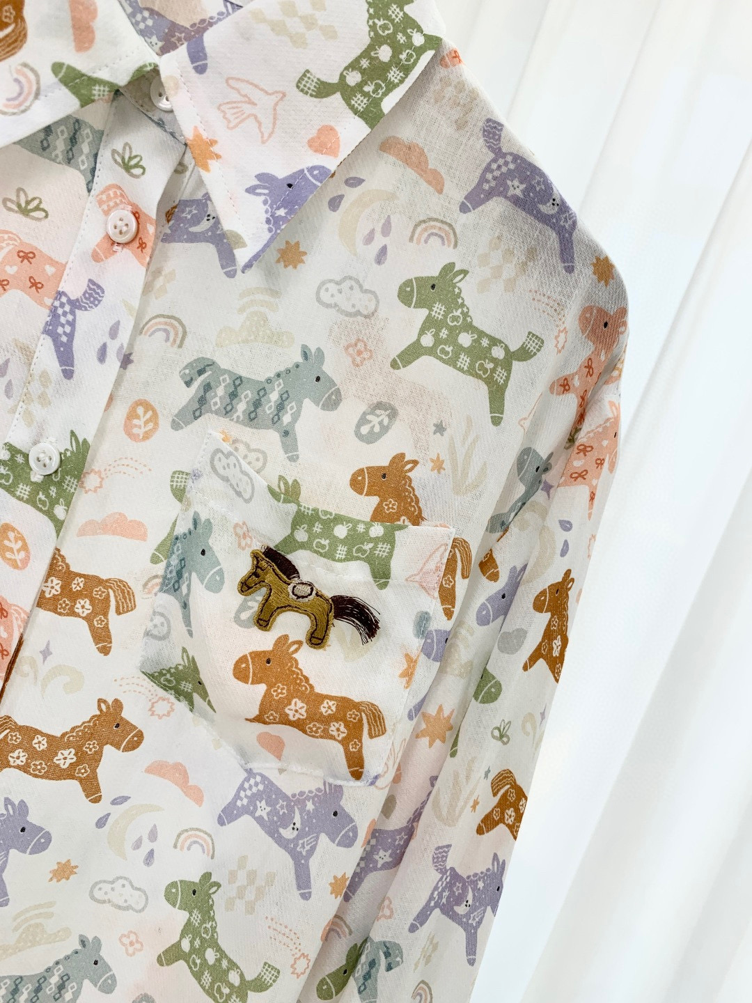 🛒𝐍𝐄𝐖 · 𝟐𝟎𝟐6/爆款现货设计师 原创｜2026新品印花衬衫精致版型，宽松设计，高级肌理细腻 极简