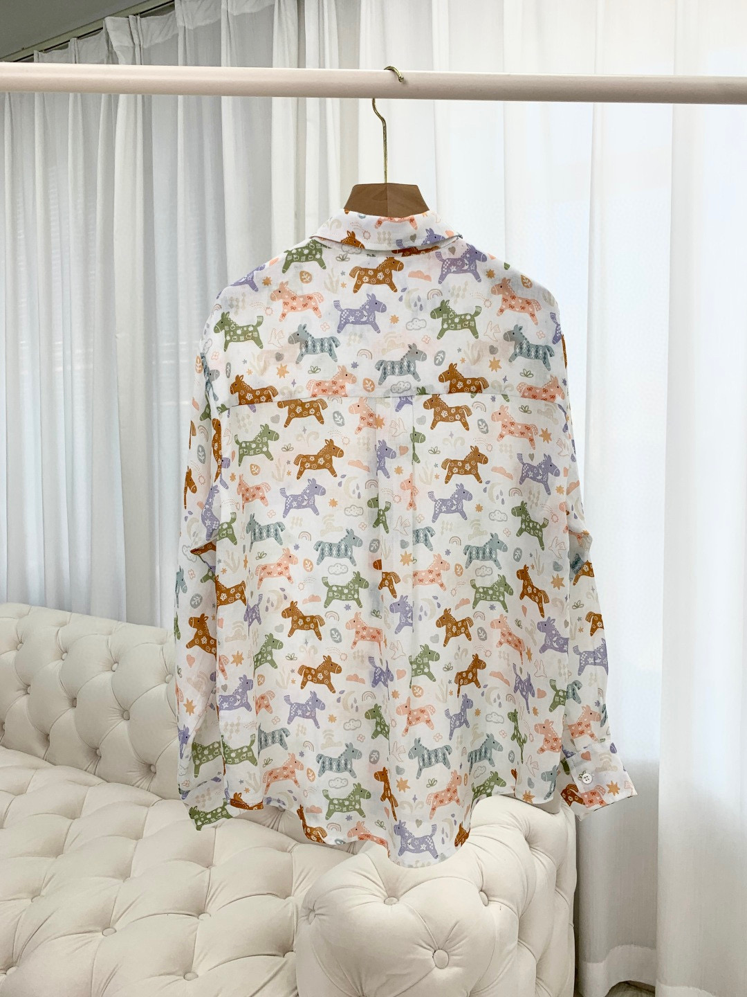 🛒𝐍𝐄𝐖 · 𝟐𝟎𝟐6/爆款现货设计师 原创｜2026新品印花衬衫精致版型，宽松设计，高级肌理细腻 极简