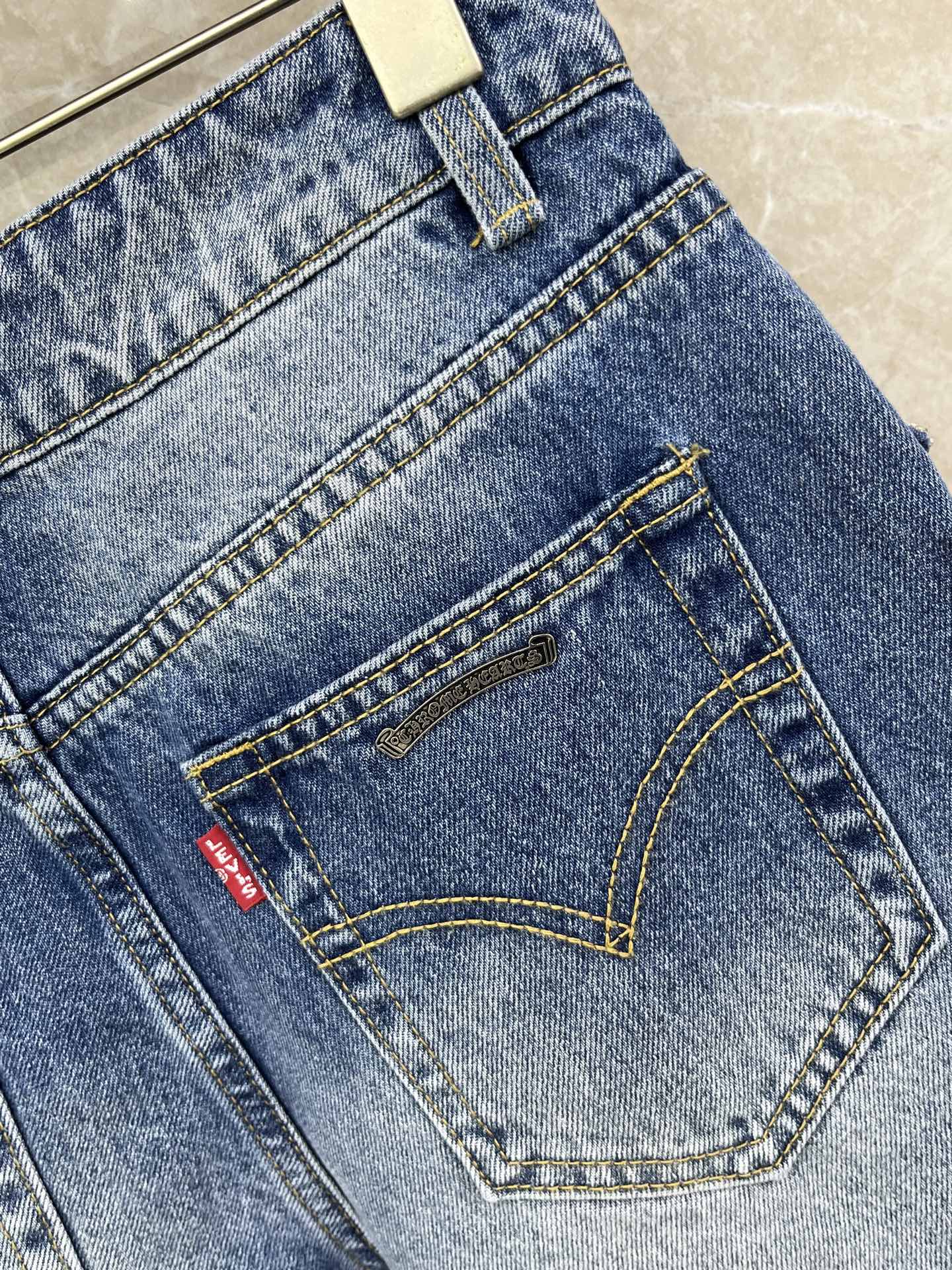 🛒𝐍𝐄𝐖 · 𝟐𝟎𝟐6/爆款现货原单品质 克罗星｜26新款重工订珠牛仔短裤色系搭配非常好看，瘦身设计，版