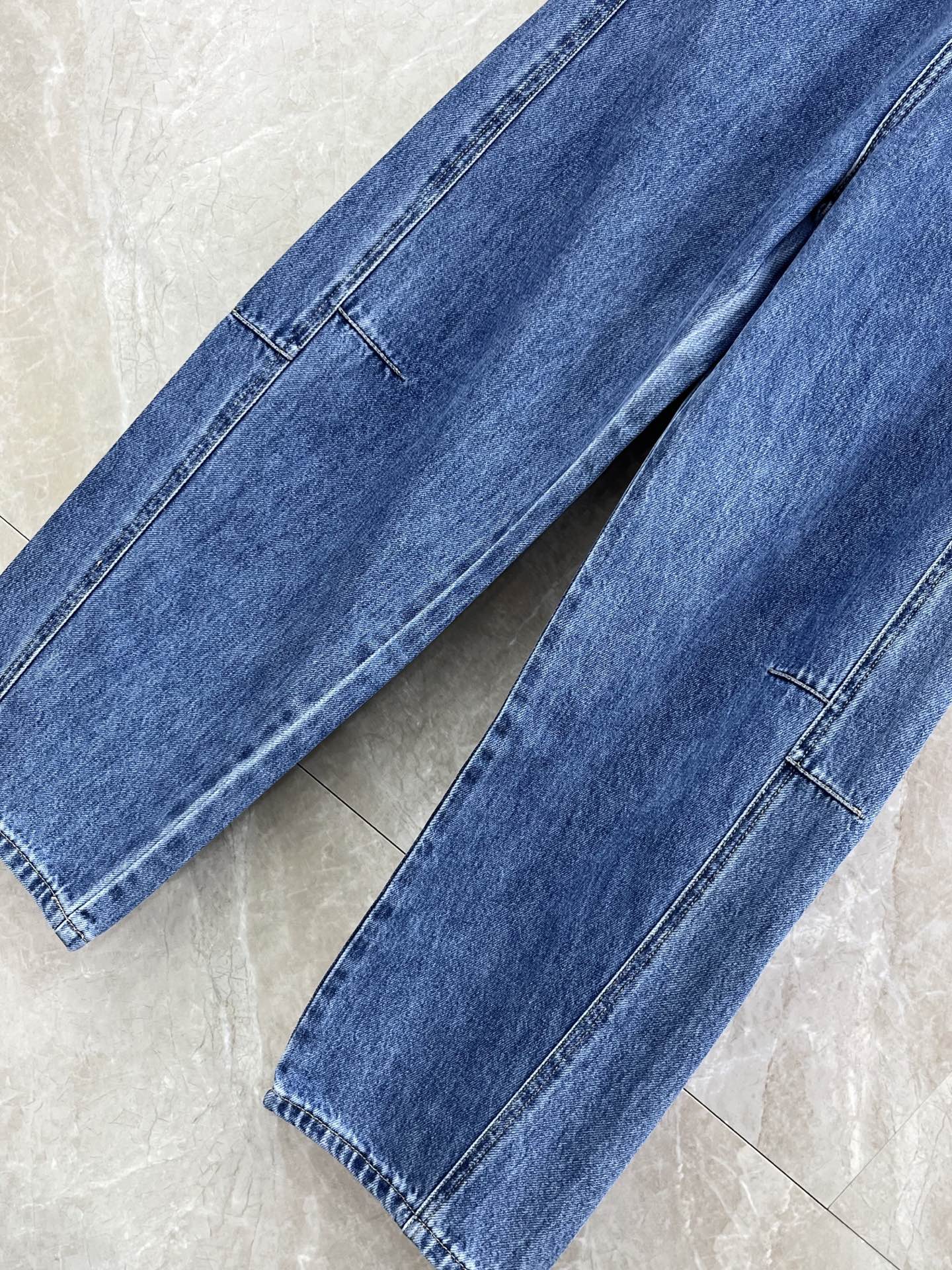 🛒𝐍𝐄𝐖 · 𝟐𝟎𝟐6/爆款现货设计师 原创｜🆕26新款挂饰牛仔裤爆单款 气质女神必入重工手工 满满的高